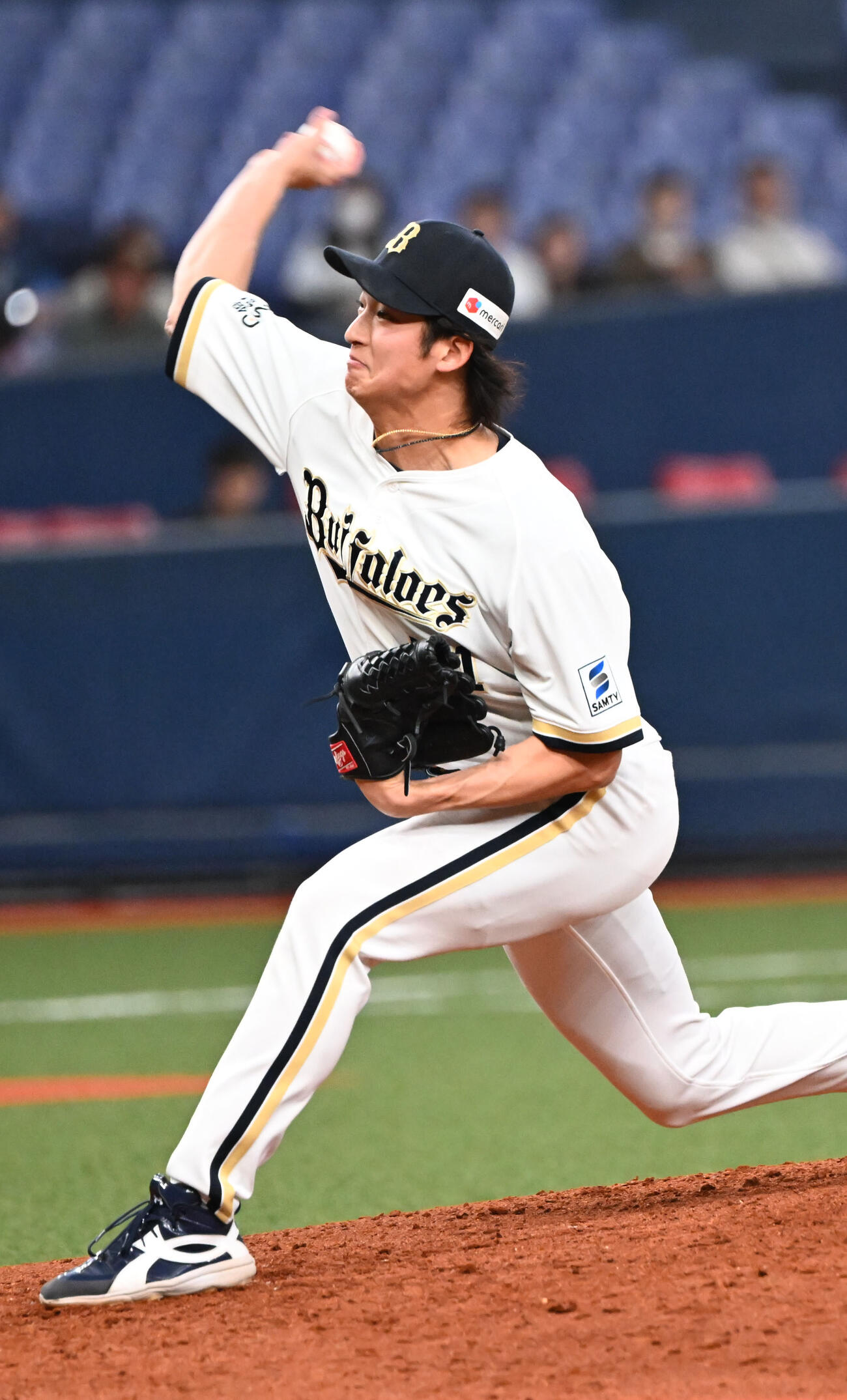 オリックス対西武　8回に登板するオリックス山崎（撮影・和賀正仁）