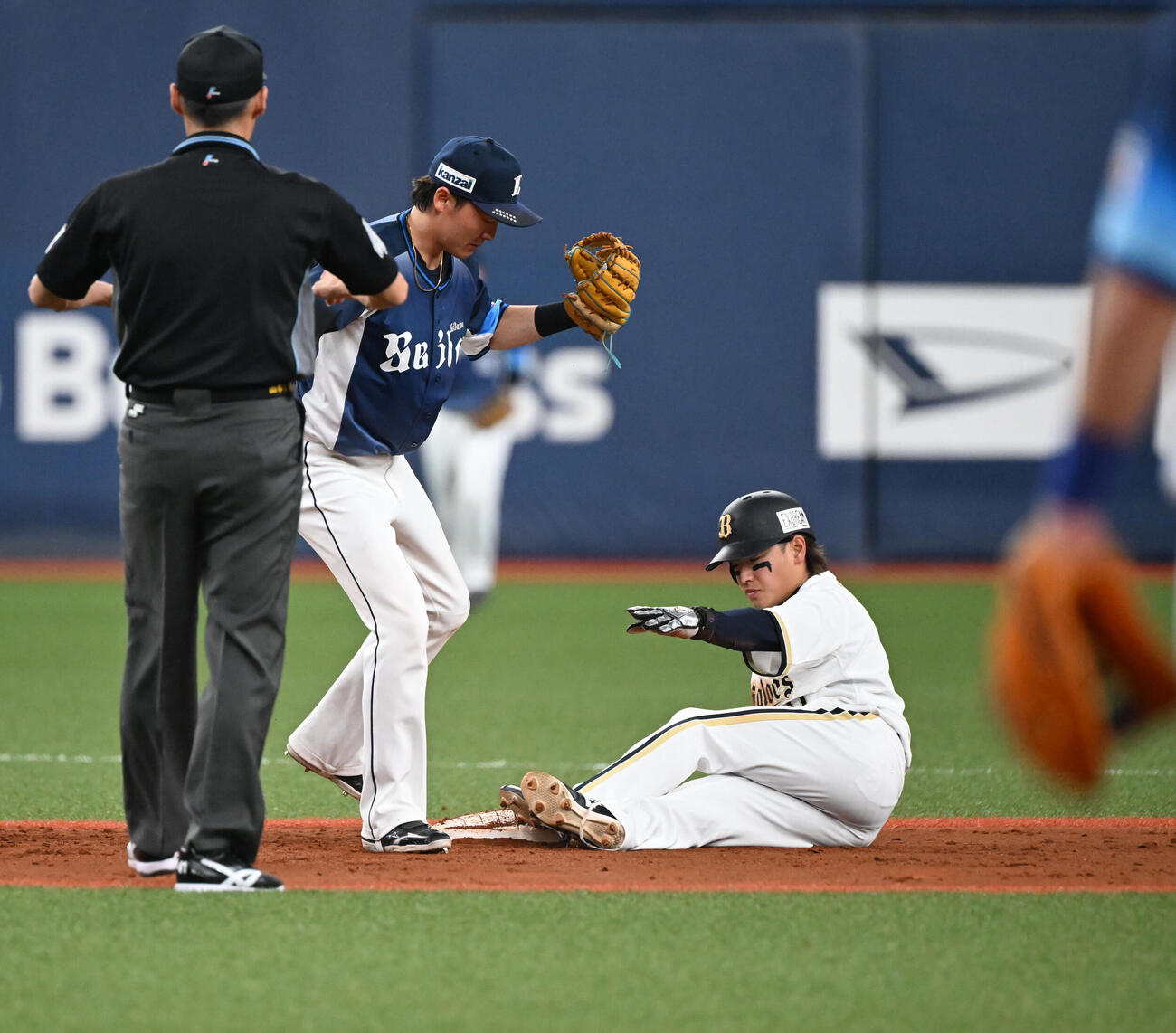 オリックス対西武　8回裏オリックス1死一塁、二盗に成功する渡部（撮影・和賀正仁）