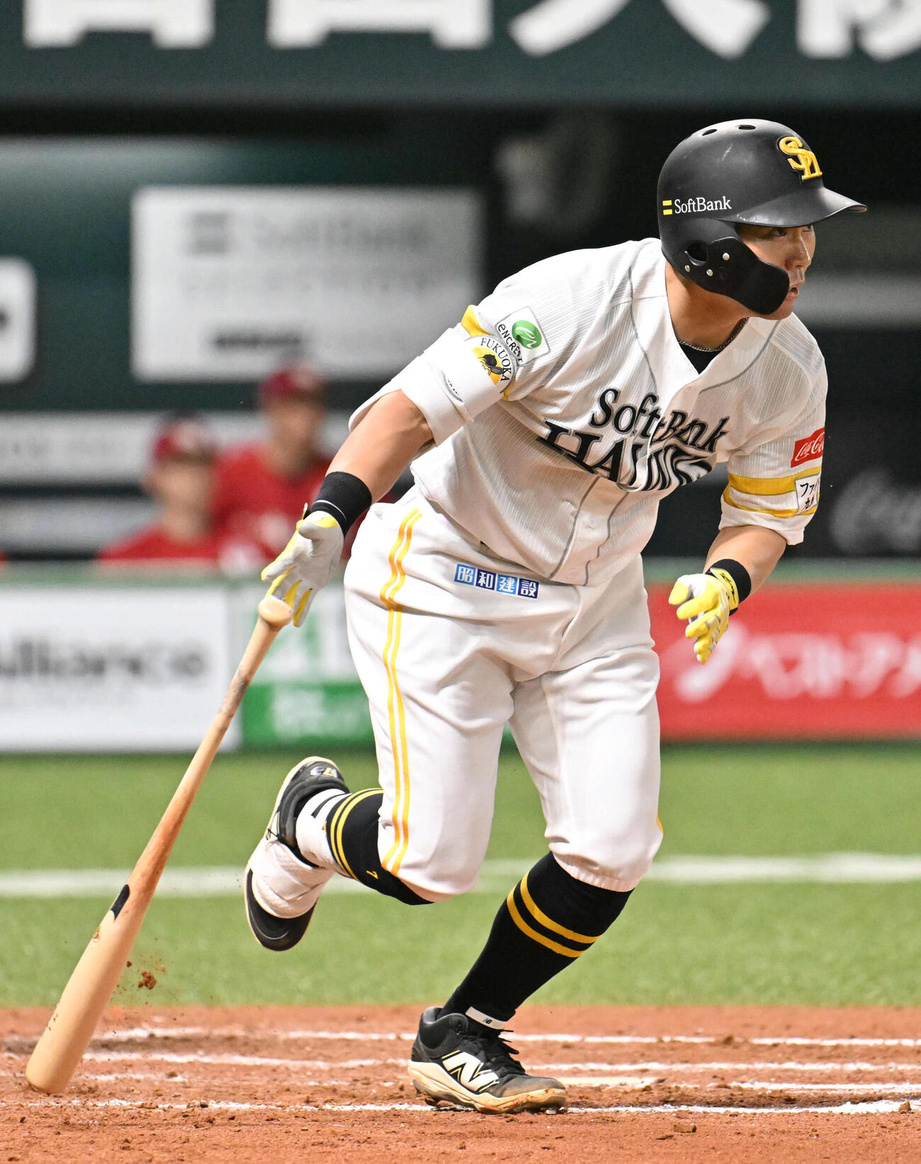 ソフトバンク対楽天　7回裏ソフトバンク1死二、三塁、中村晃が放った打球を小深田の野選で1点をあげる（撮影・林敢治）
