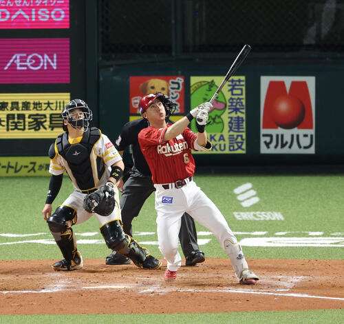 【動画】村林一輝が追いつかれた直後にレフトへ勝ち越しホームラン　三木肇監督と手荒くハイタッチ