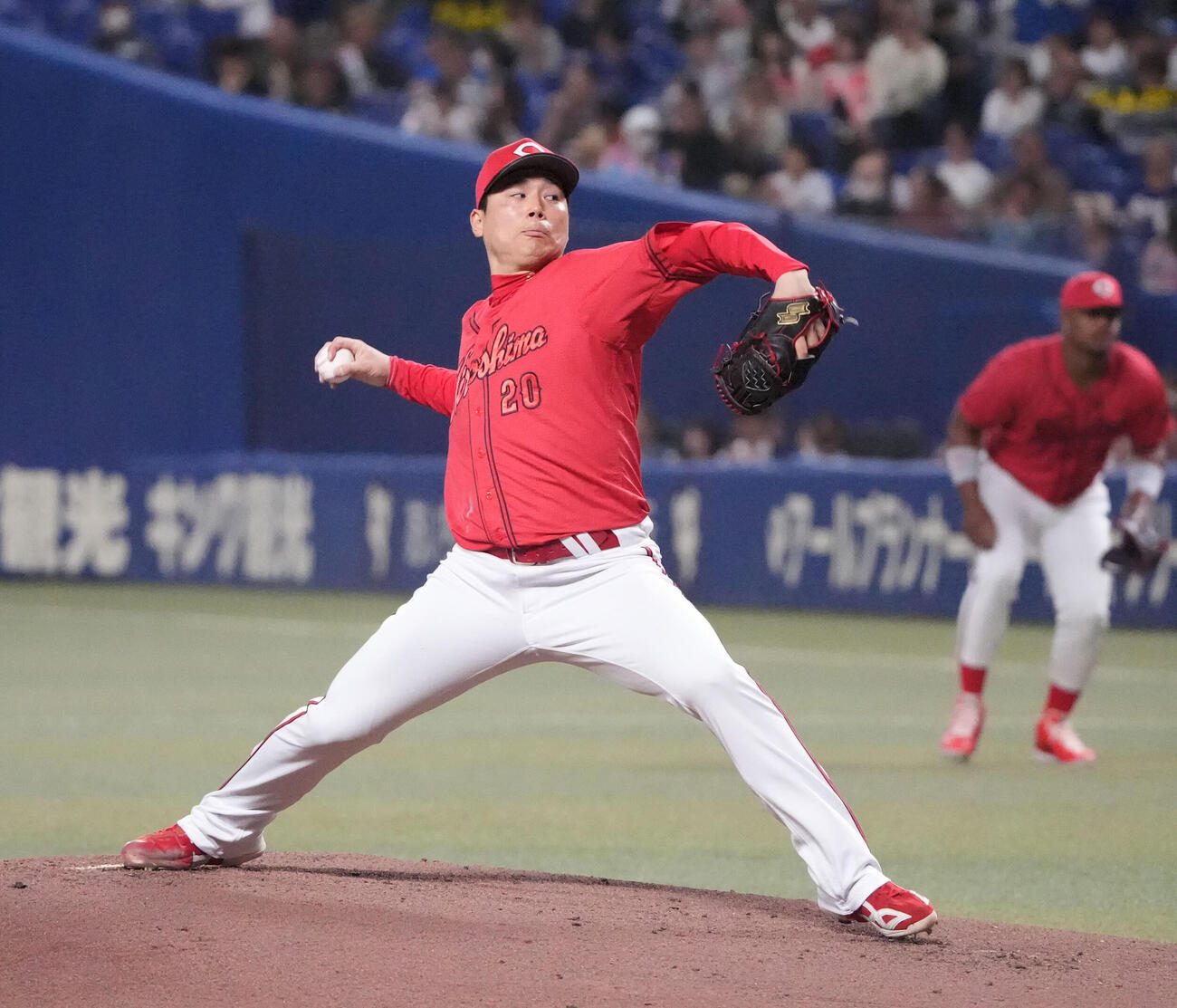 中日対広島　広島先発の栗林（撮影・森本幸一）