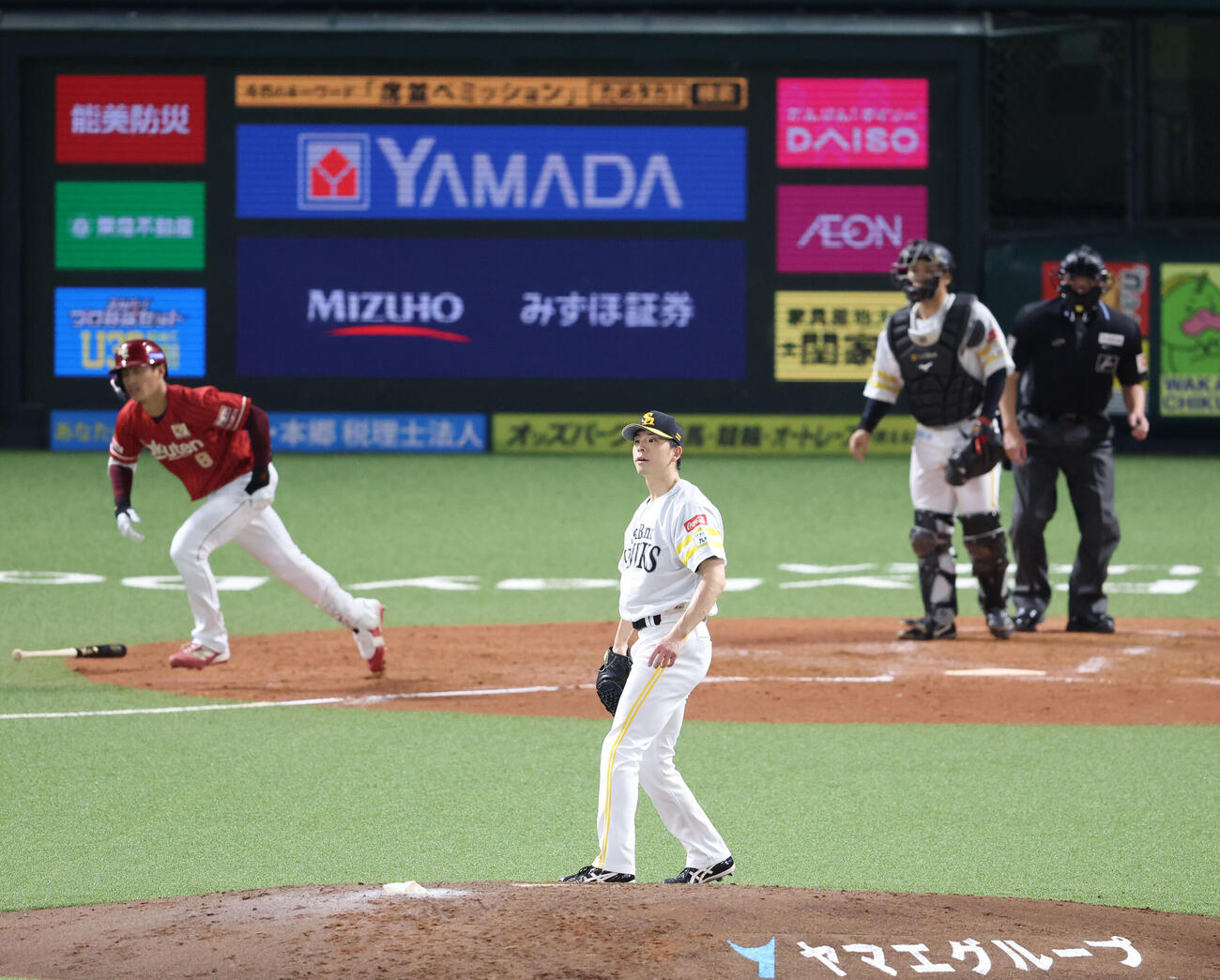 ソフトバンク対楽天　5回表楽天2死一、三塁、辰己に右前勝ち越し適時打を浴びた大関（撮影・梅根麻紀）