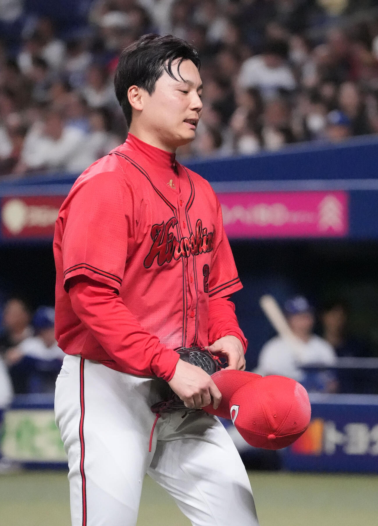中日対広島　7回裏中日1死二、三塁、広島先発の栗林はマウンドを降りる（撮影・森本幸一）