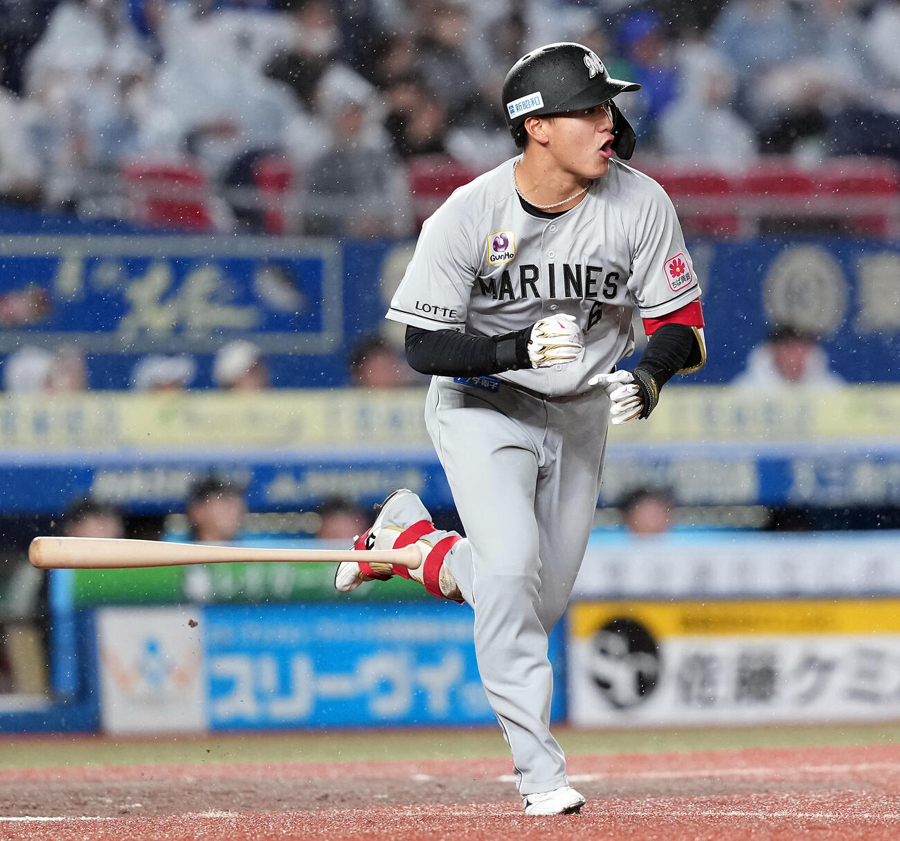 ロッテ対日本ハム　3回裏ロッテ無死一、二塁、同点の3点本塁打を放った西川（撮影・たえ見朱実）