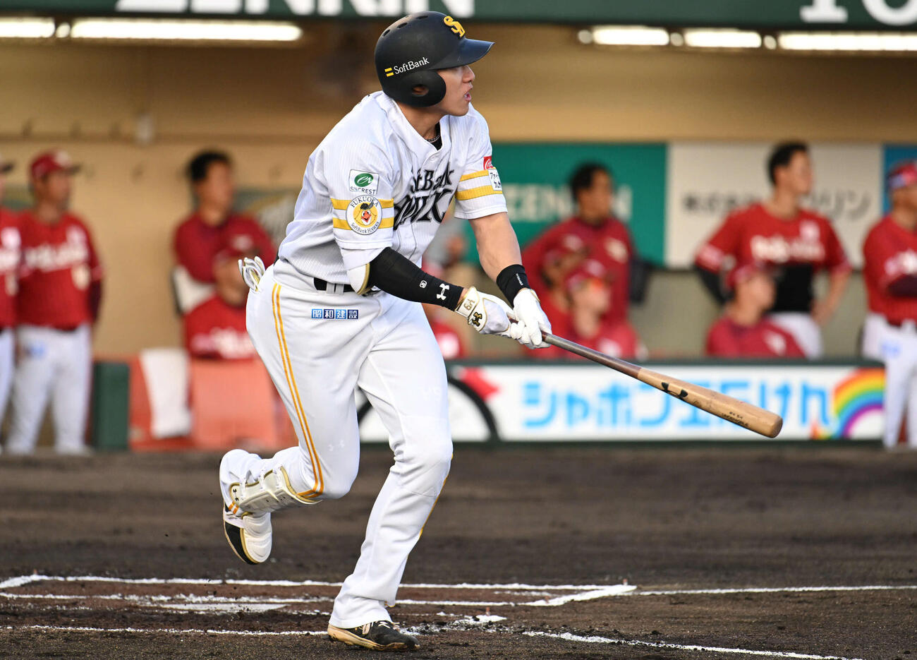 ソフトバンク対楽天　1回裏ソフトバンク1死二、三塁、柳田は先制3点本塁打を放つ（撮影・林敢治）