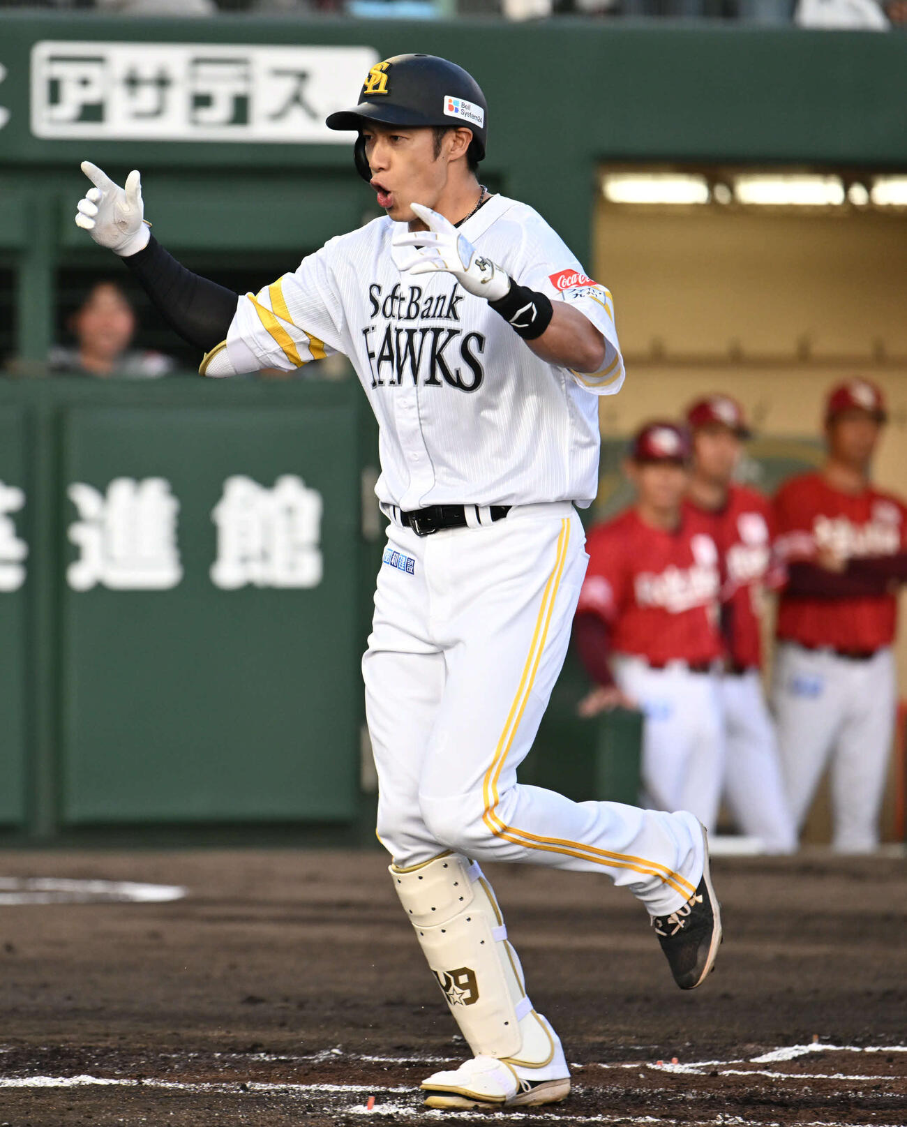 ソフトバンク対楽天　1回裏ソフトバンク1死二、三塁、柳田は先制3点本塁打を放つ（撮影・林敢治）