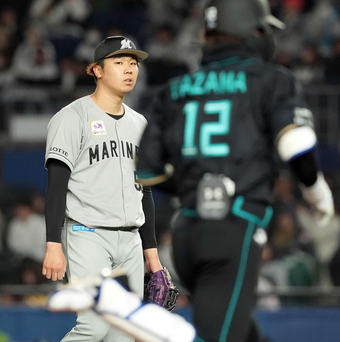 ロッテ対日本ハム　4回表日本ハム2死、矢沢宏太に同点のソロ本塁打を浴びる木村（撮影・たえ見朱実）