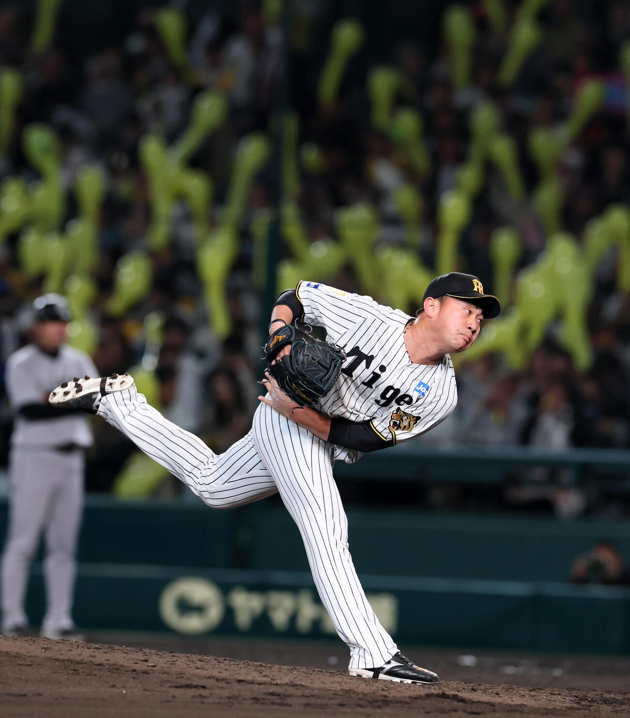 阪神対巨人　7回表、阪神3番手で登板する桐敷（撮影・加藤哉）