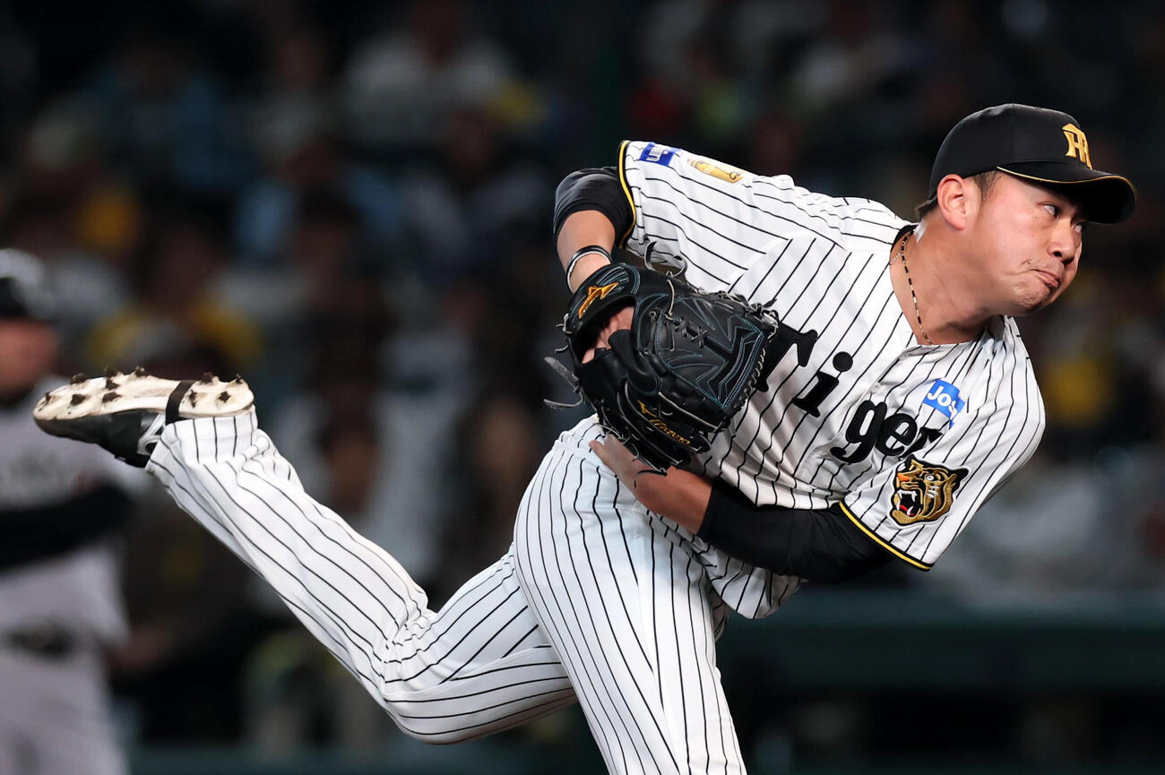 阪神対巨人　7回表、阪神3番手で登板する桐敷（撮影・加藤哉）