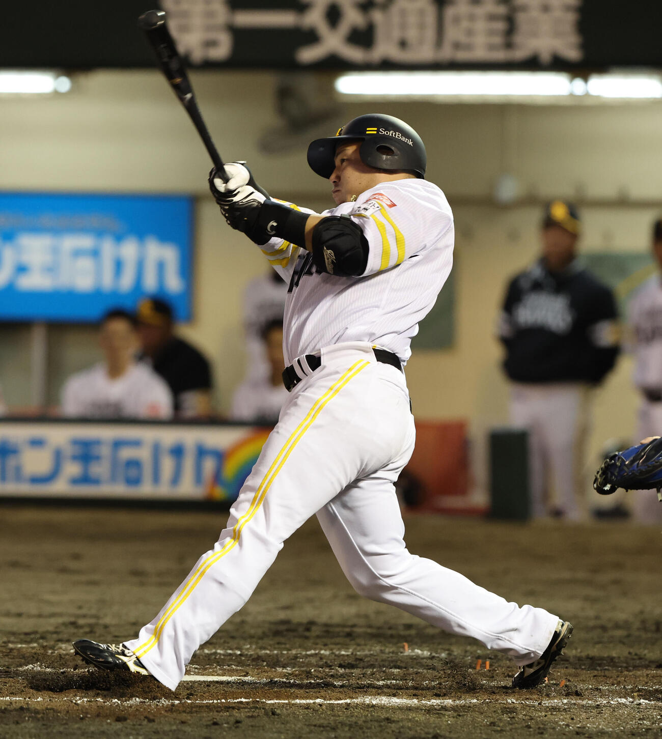 ソフトバンク対楽天　3回裏ソフトバンク1死、山川は左越え本塁打を放つ（撮影・梅根麻紀）