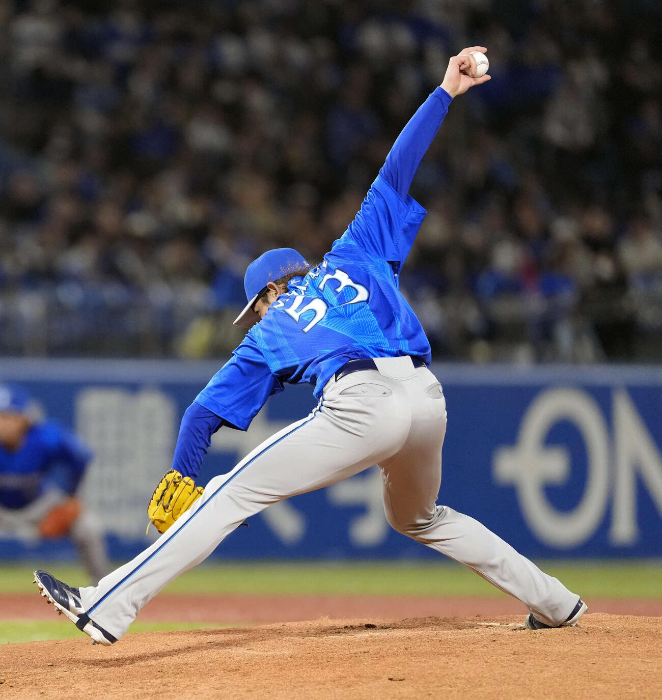 ヤクルト対DeNA 5回裏から登板し力投する2番手のDeNA中川颯（撮影・小島史椰）