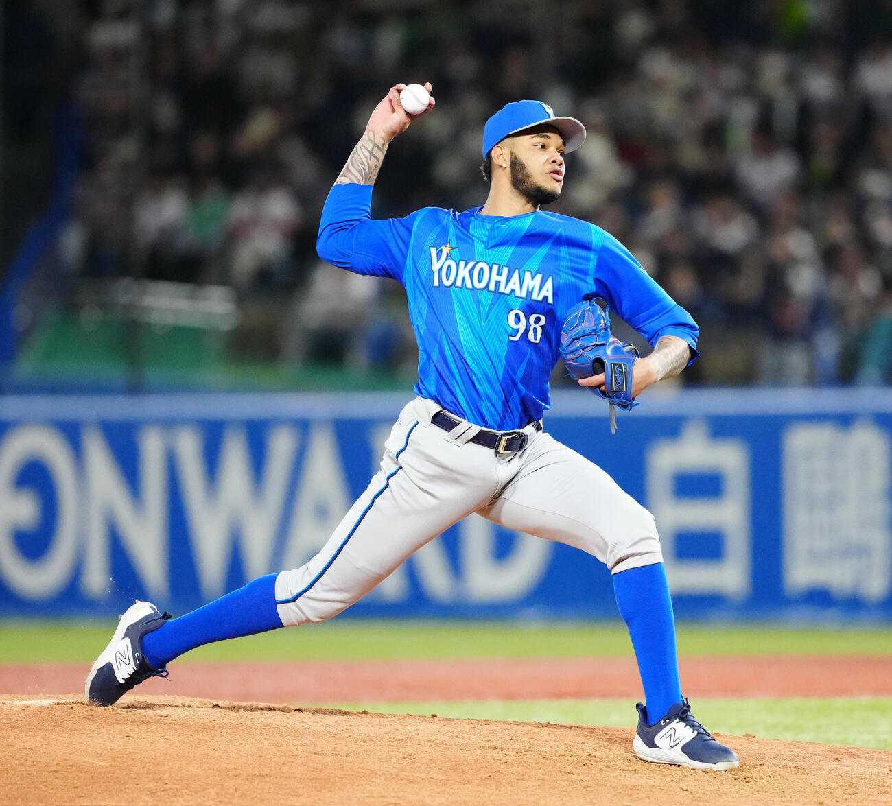 ヤクルト対DeNA DeNA4番手のマルセリーノ（撮影・江口和貴）