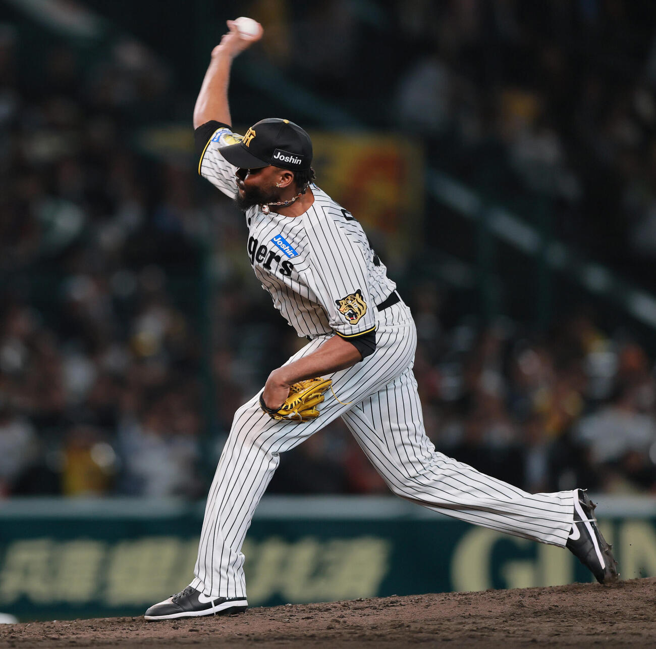 阪神対巨人　8回表に登板する阪神ドリス（撮影・上山淳一）