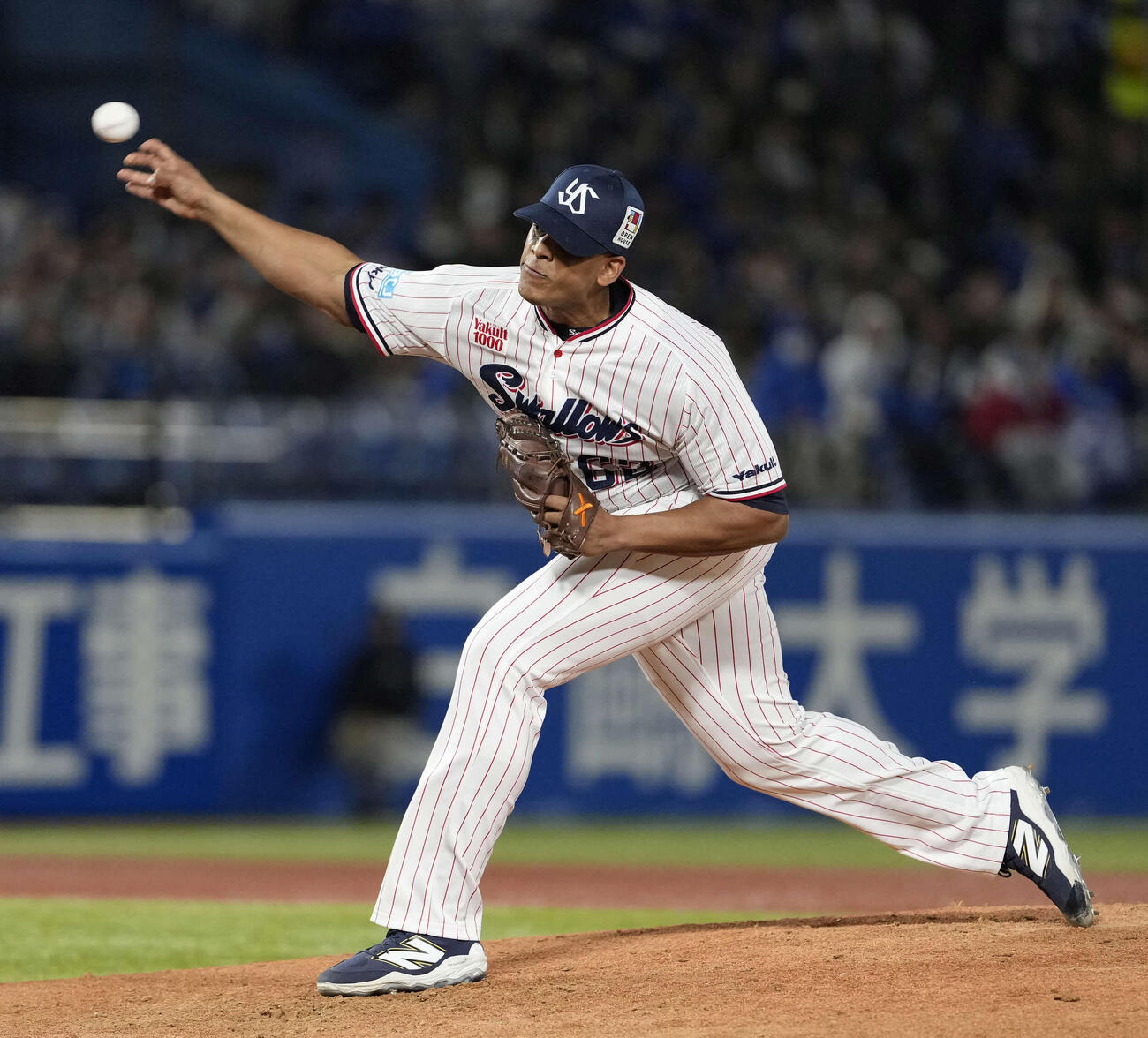 ヤクルト対DeNA 7回表から登板し力投する2番手のヤクルトリランソ（撮影・小島史椰）