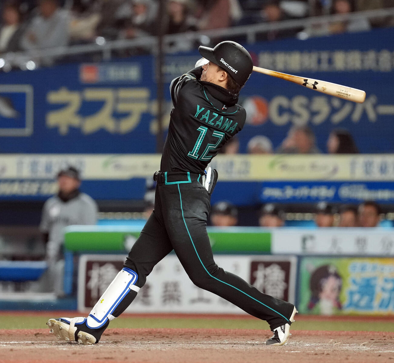ロッテ対日本ハム　4回表日本ハム2死、右中間に同点のソロ本塁打を放つ矢沢（撮影・たえ見朱実）