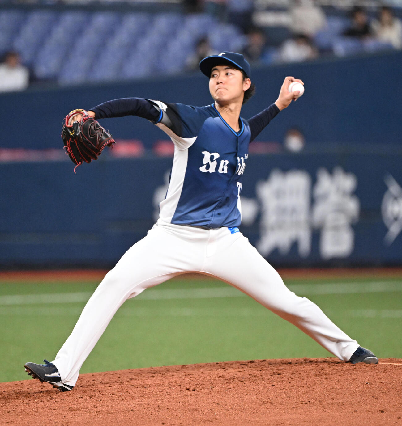 オリックス対西武　先発する西武菅井（撮影・和賀正仁）