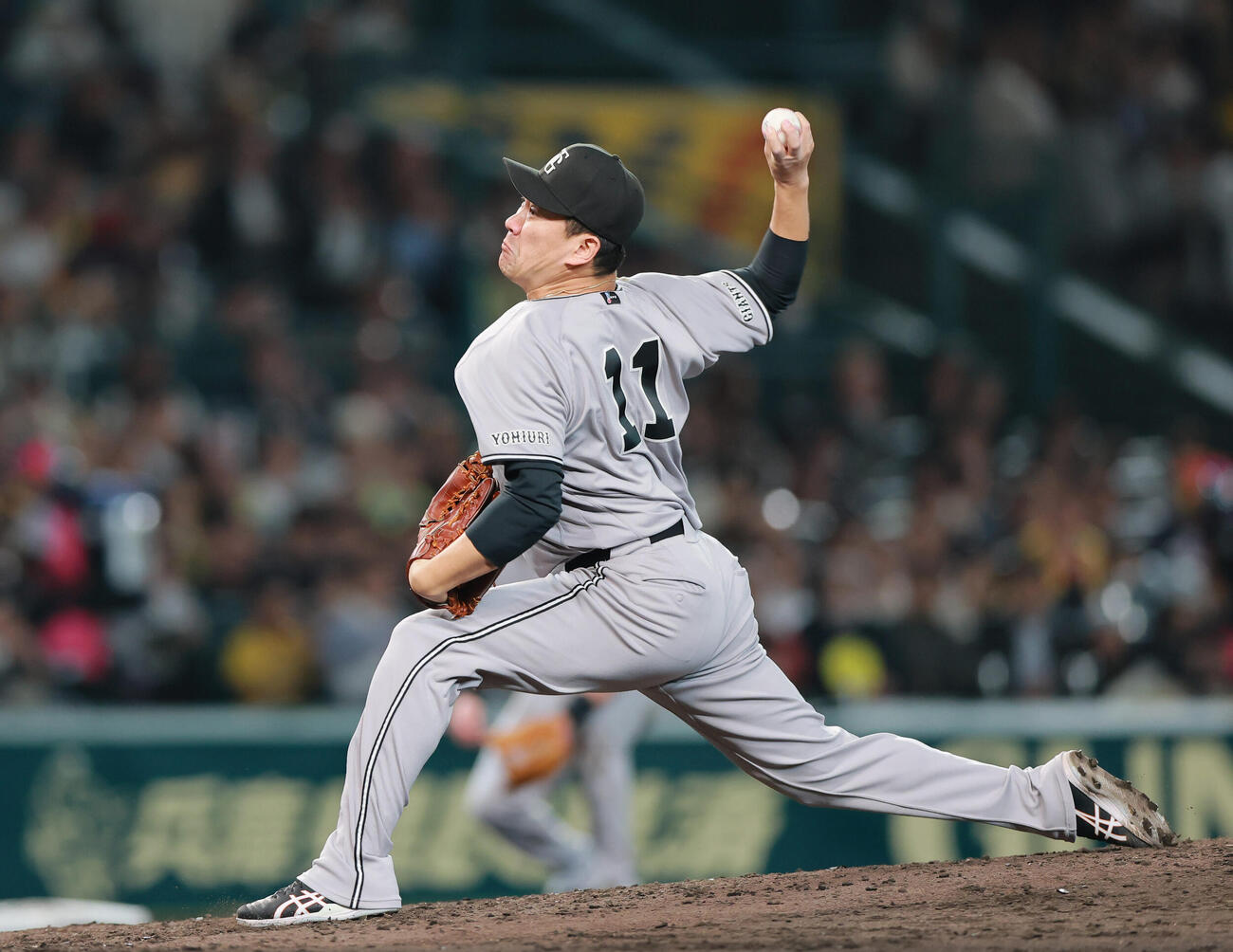 阪神対巨人　5回裏、力投する巨人田中将（撮影・上山淳一）