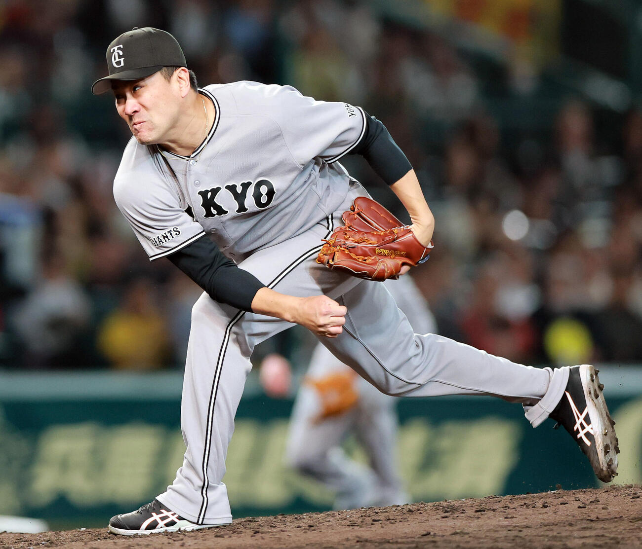 阪神対巨人　5回裏、力投する巨人田中将（撮影・上山淳一）