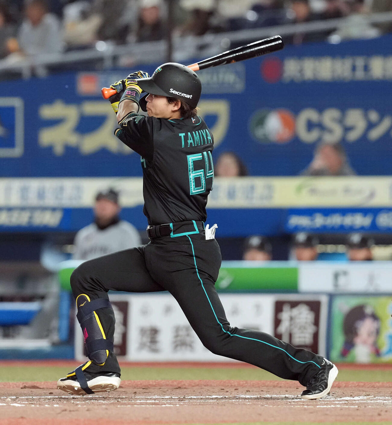 ロッテ対日本ハム　3回表日本ハム無死、二塁打を放つ田宮（撮影・たえ見朱実）