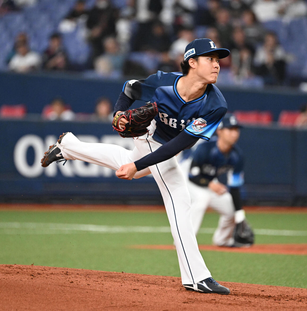 オリックス対西武　先発する西武菅井（撮影・和賀正仁）