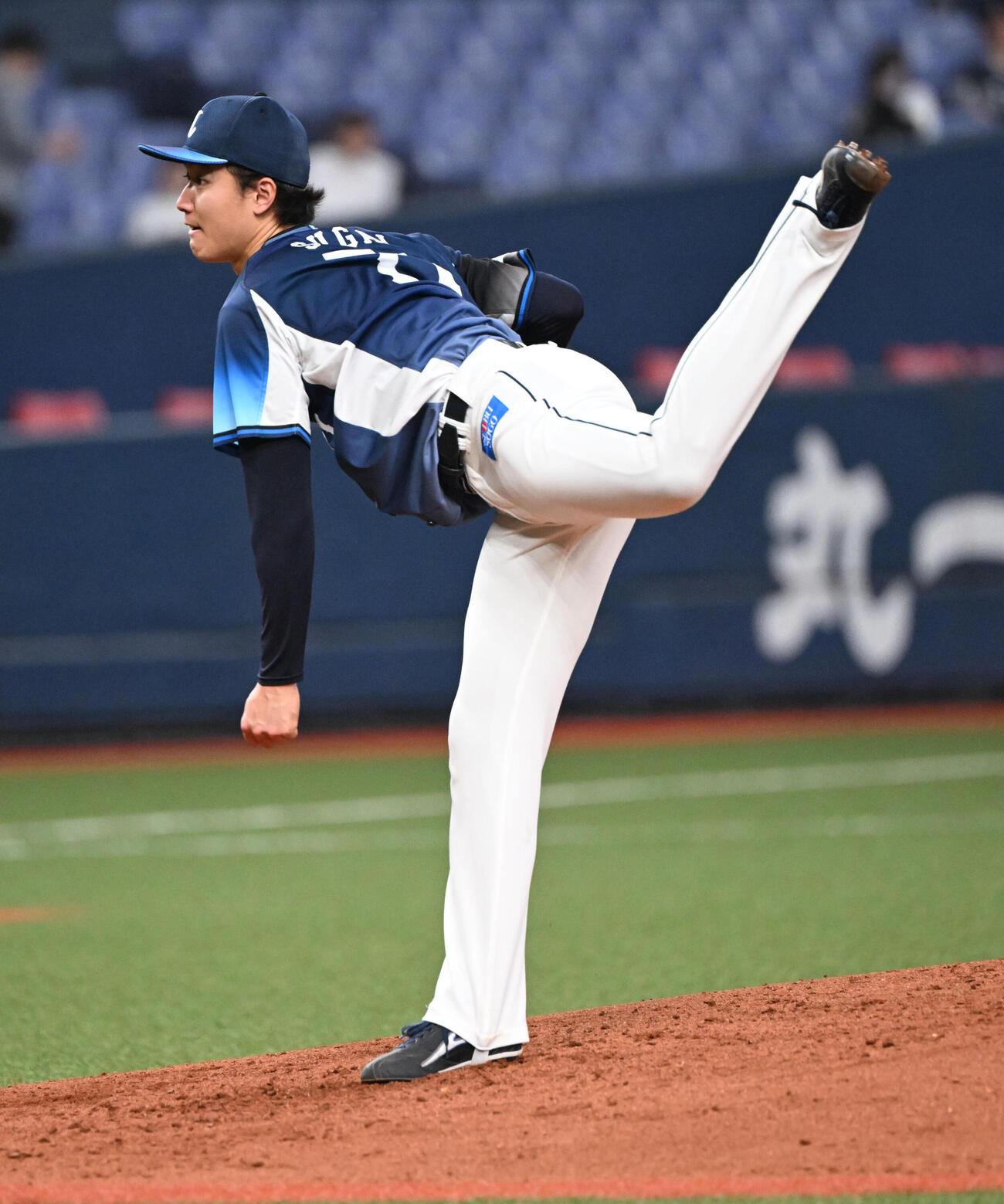オリックス対西武　先発する西武菅井（撮影・和賀正仁）