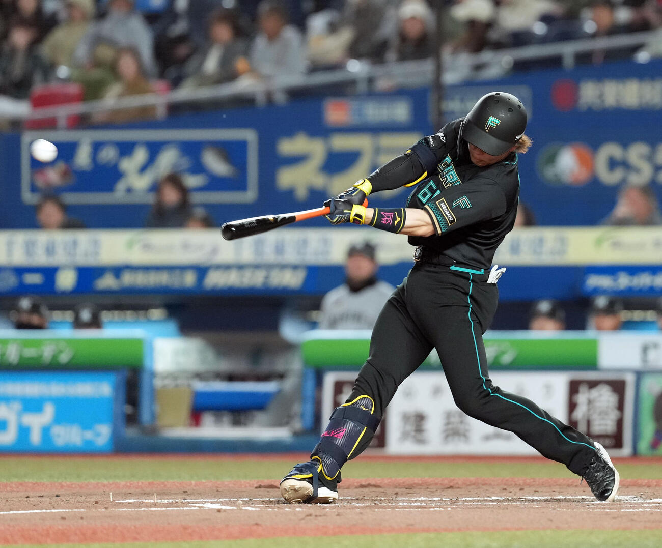 ロッテ対日本ハム　3回表日本ハム無死、二塁打を放つ田宮（撮影・たえ見朱実）