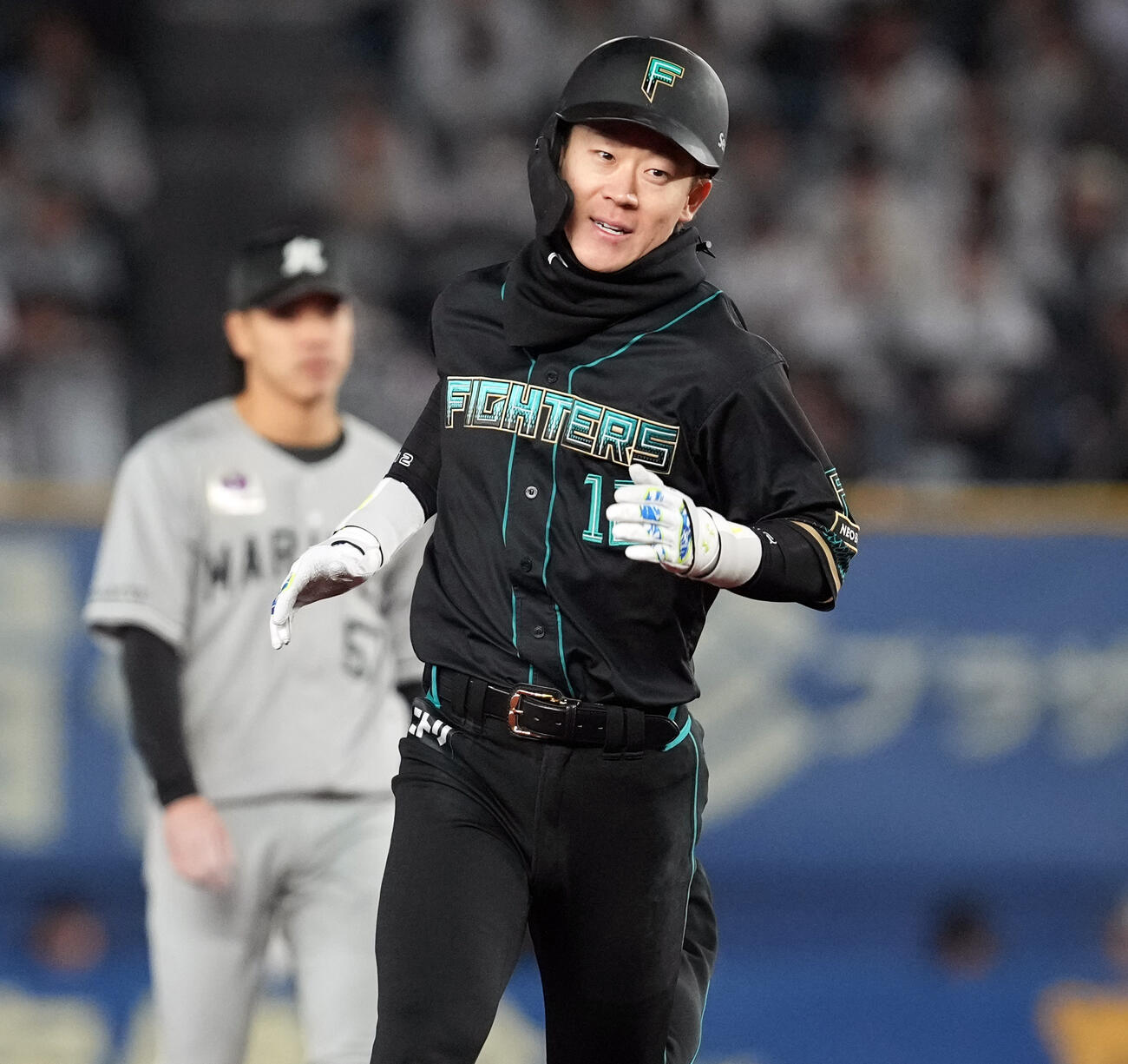 ロッテ対日本ハム　4回表日本ハム2死、右中間に同点のソロ本塁打を放った矢沢（撮影・たえ見朱実）