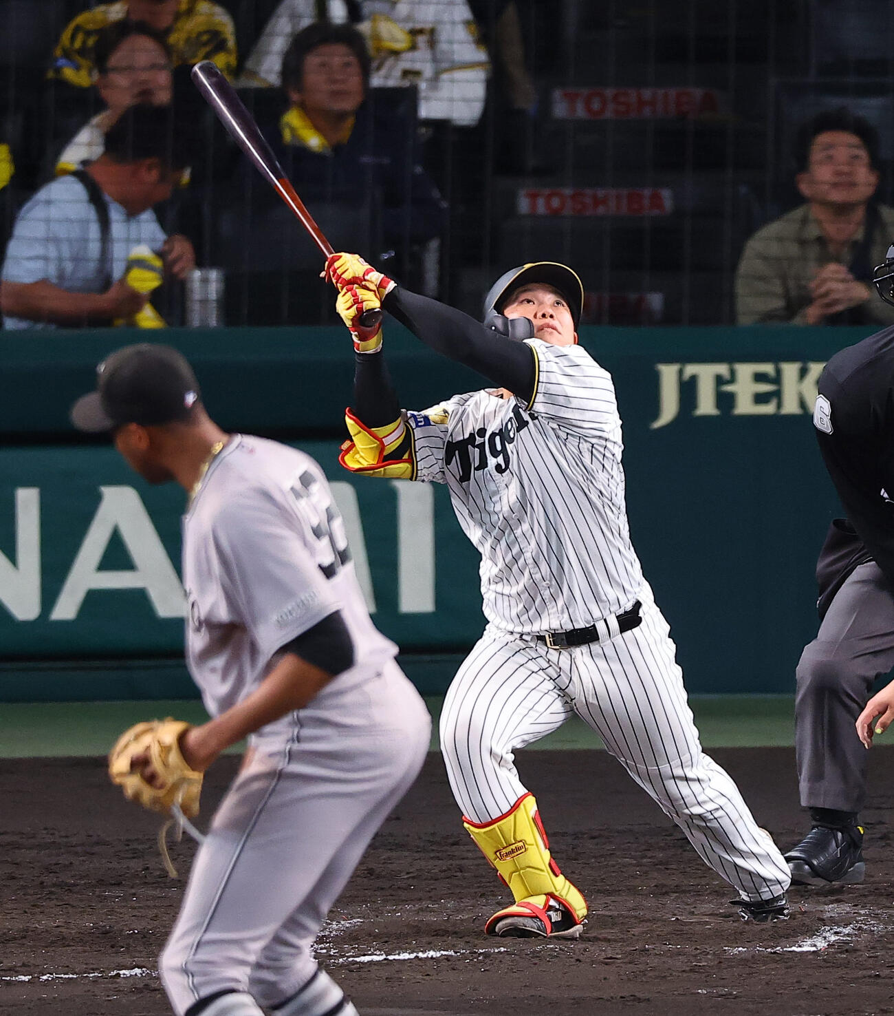 阪神対巨人　9回裏阪神無死、嶋村は左飛に倒れる。投手はライデル・マルティネス（撮影・上田博志）