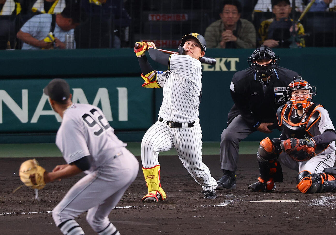 阪神対巨人　9回裏阪神無死、嶋村は左飛に倒れる。投手はライデル・マルティネス（撮影・上田博志）