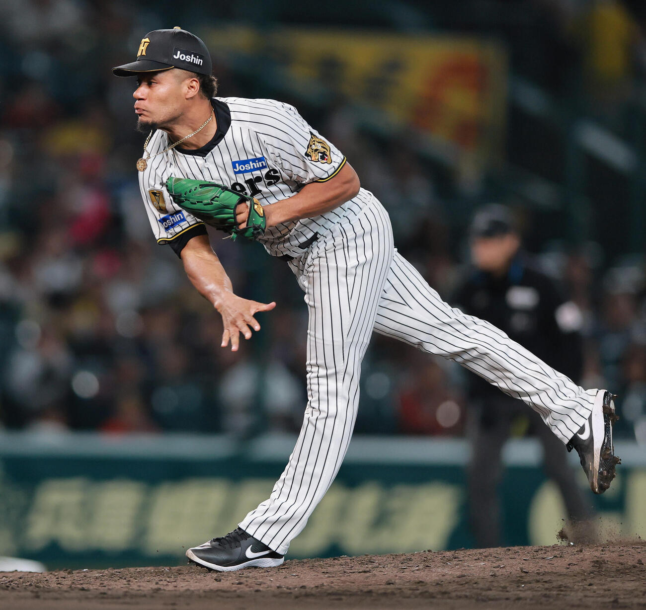 阪神対巨人　9回表に登板する阪神モレッタ（撮影・上山淳一）