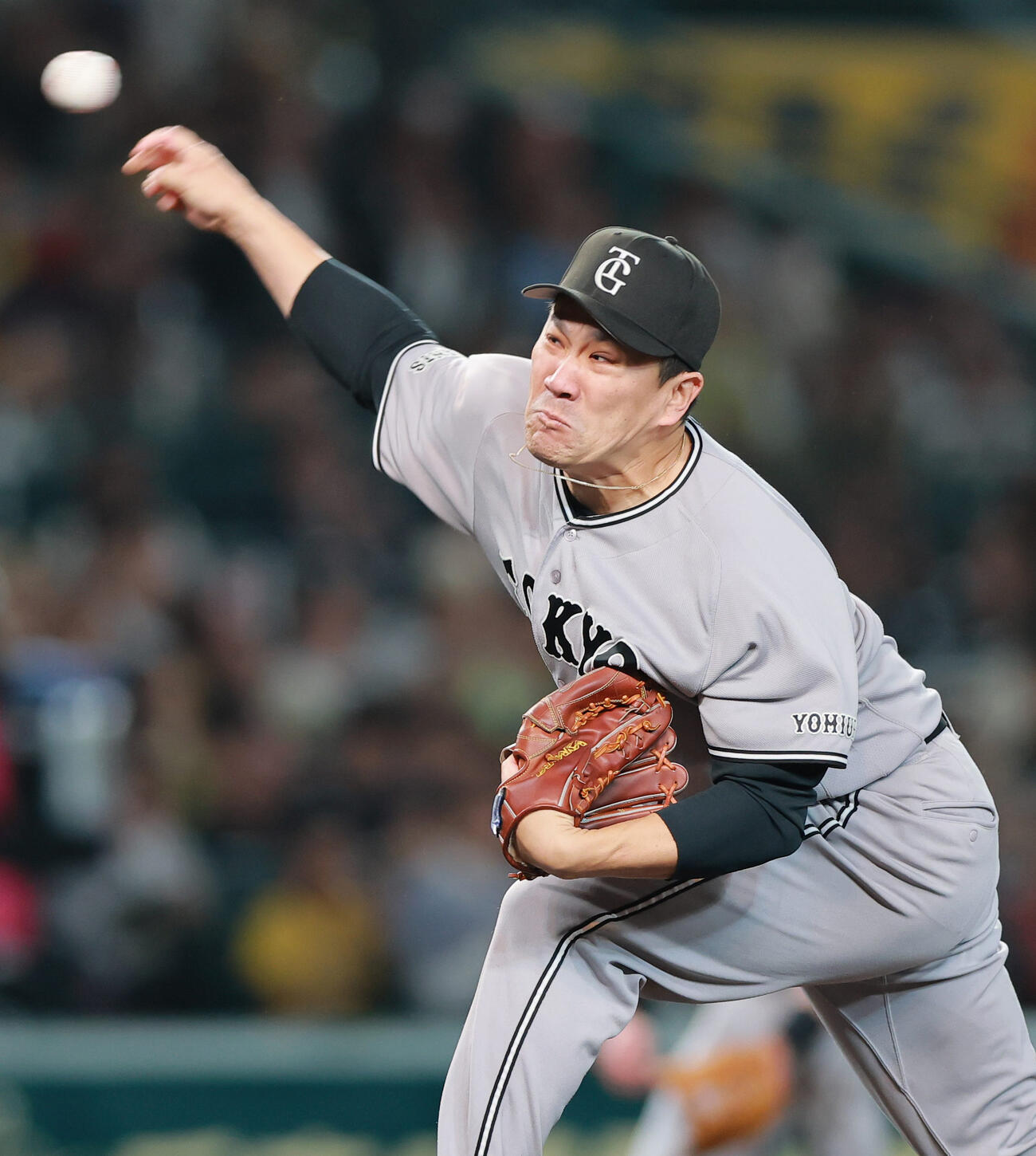 阪神対巨人　5回裏、力投する巨人田中将（撮影・上山淳一）