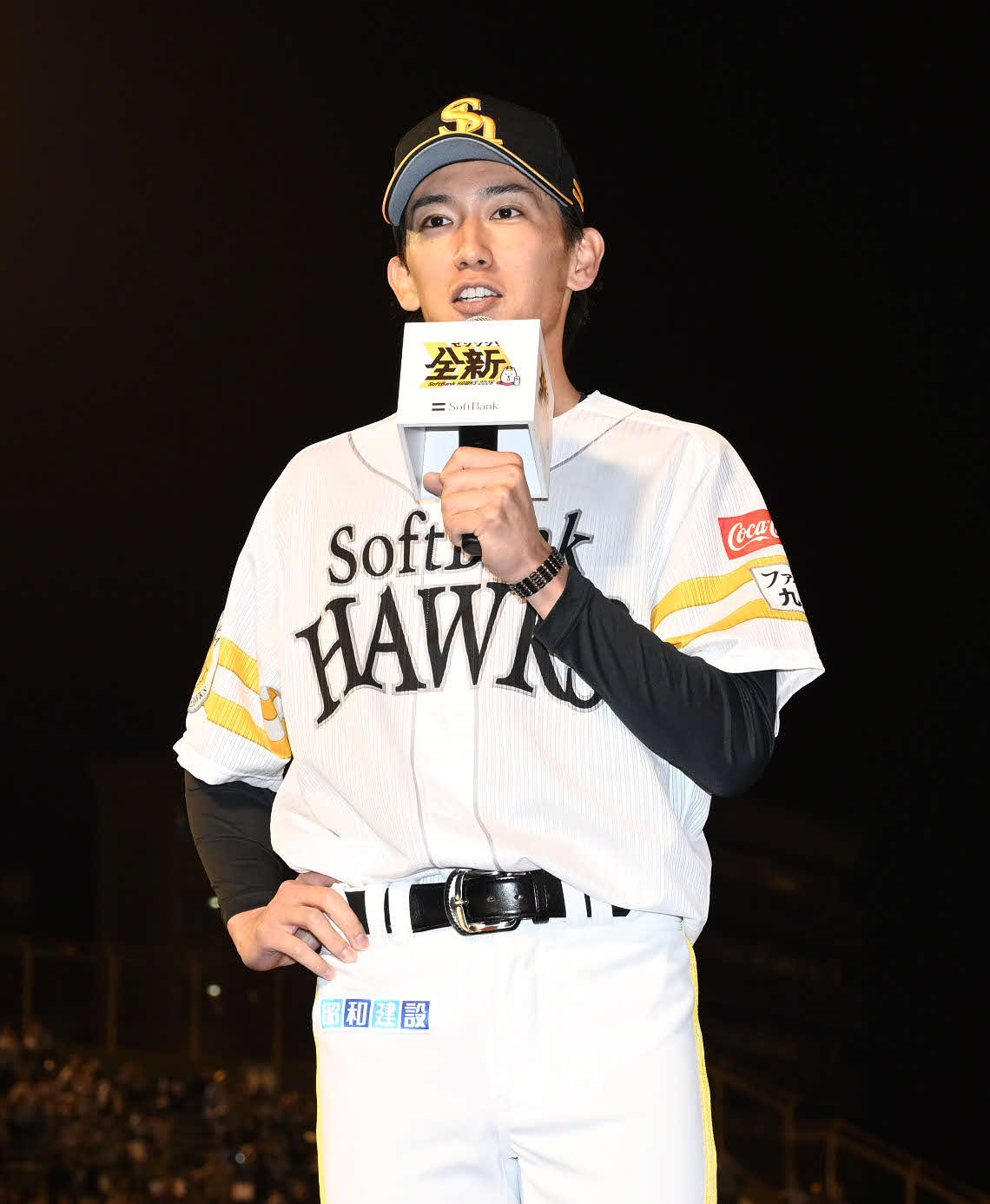 ソフトバンク対楽天　ヒーローインタビューに応じる大津（撮影・林敢治）