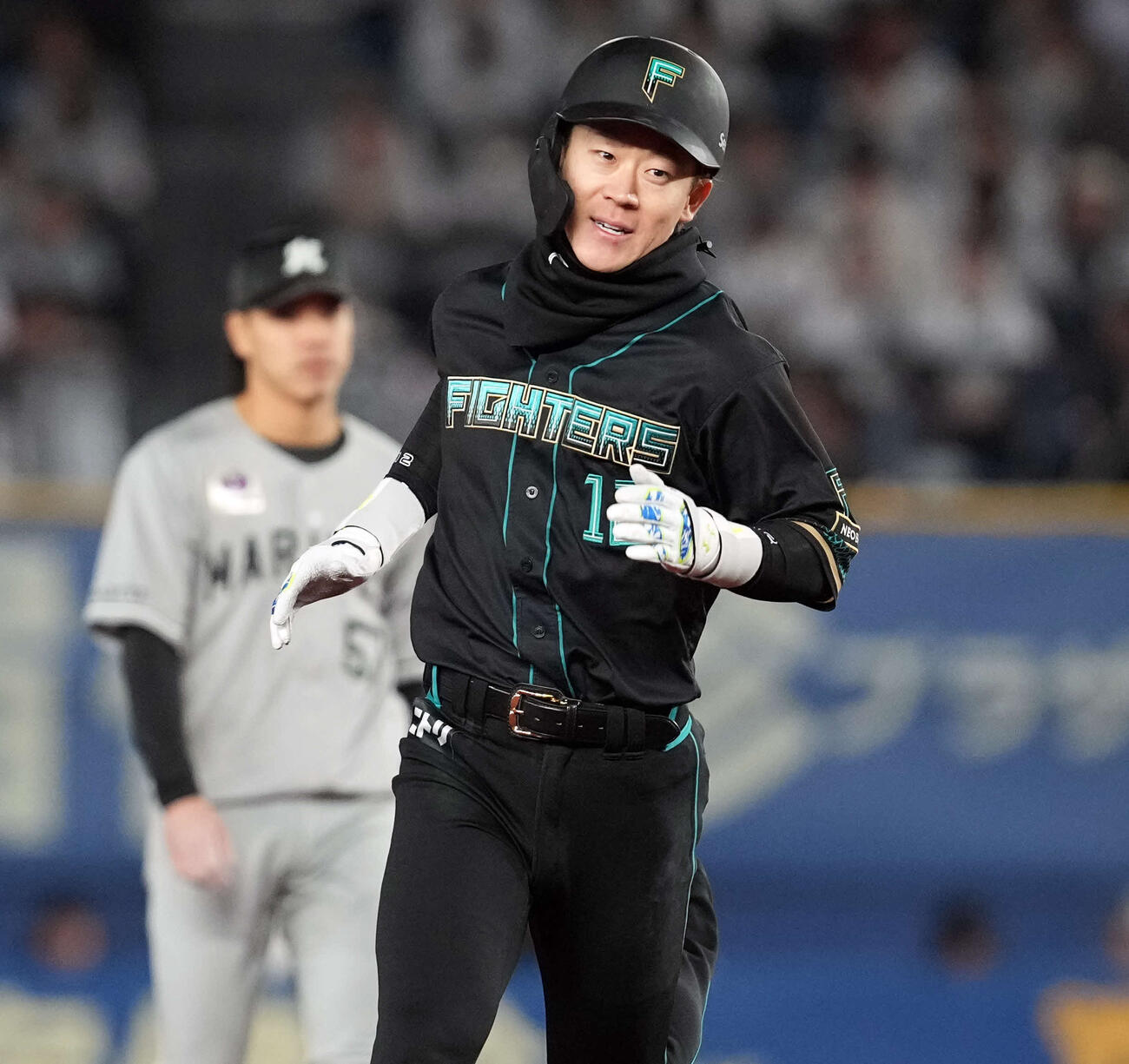 ロッテ対日本ハム　4回表日本ハム2死、右中間に同点のソロ本塁打を放った矢沢（撮影・たえ見朱実）