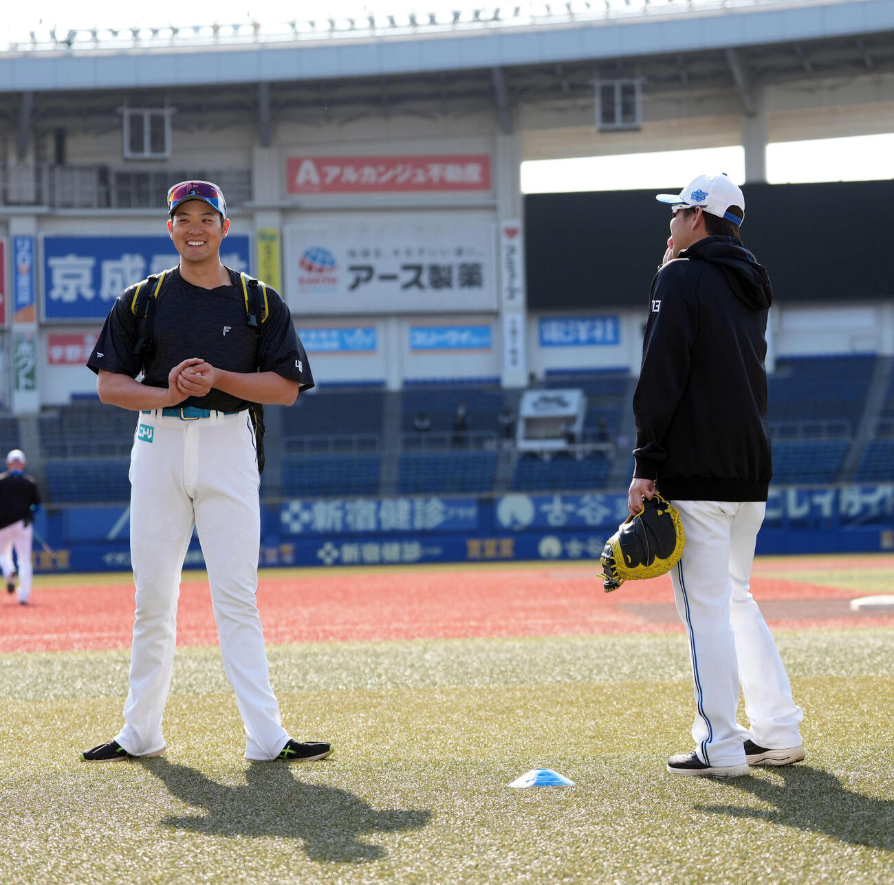 ロッテ対日本ハム　1軍に合流した日本ハム斎藤（撮影・たえ見朱実）