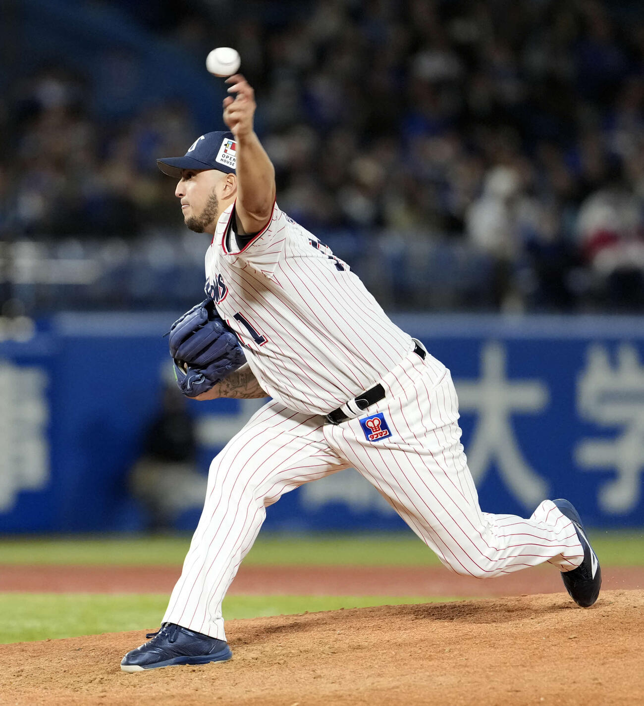 ヤクルト対DeNA 9回表から登板し力投する4番手のヤクルトキハダ（撮影・小島史椰）