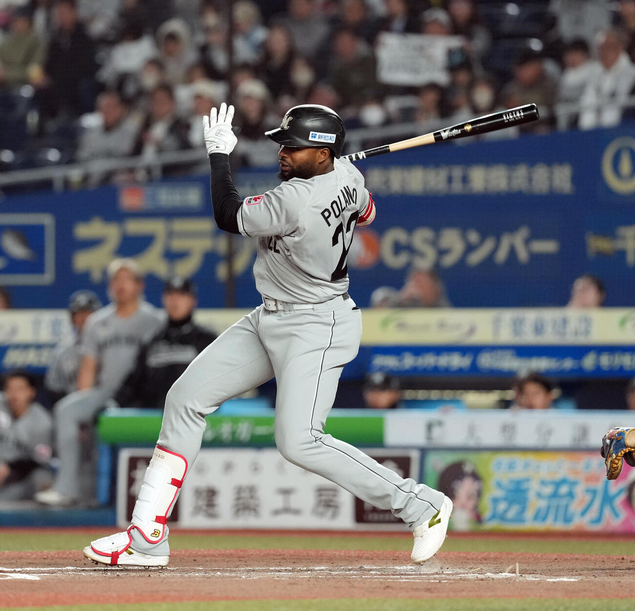 ロッテ対日本ハム　6回裏ロッテ2死一、三塁、左前に勝ち越しの適時打を放つ代打ポランコ（撮影・たえ見朱実）