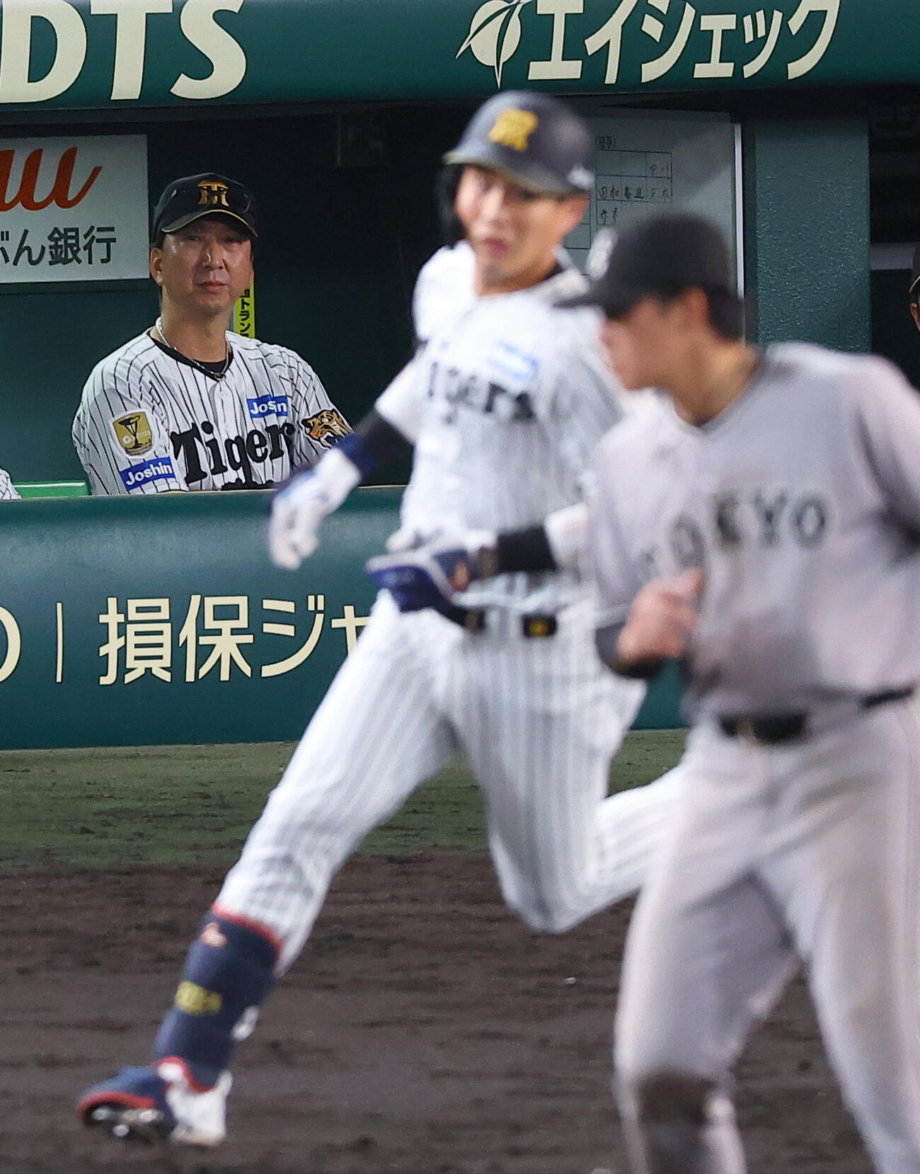 2026年4月16日、9回裏阪神2死、木浪の中飛でゲームセット。巨人に敗れた藤川監督（撮影・上田博志）