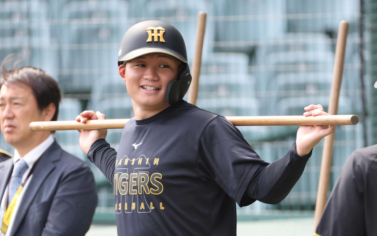 2026年4月14日、練習中、笑顔を見せる阪神森下翔太