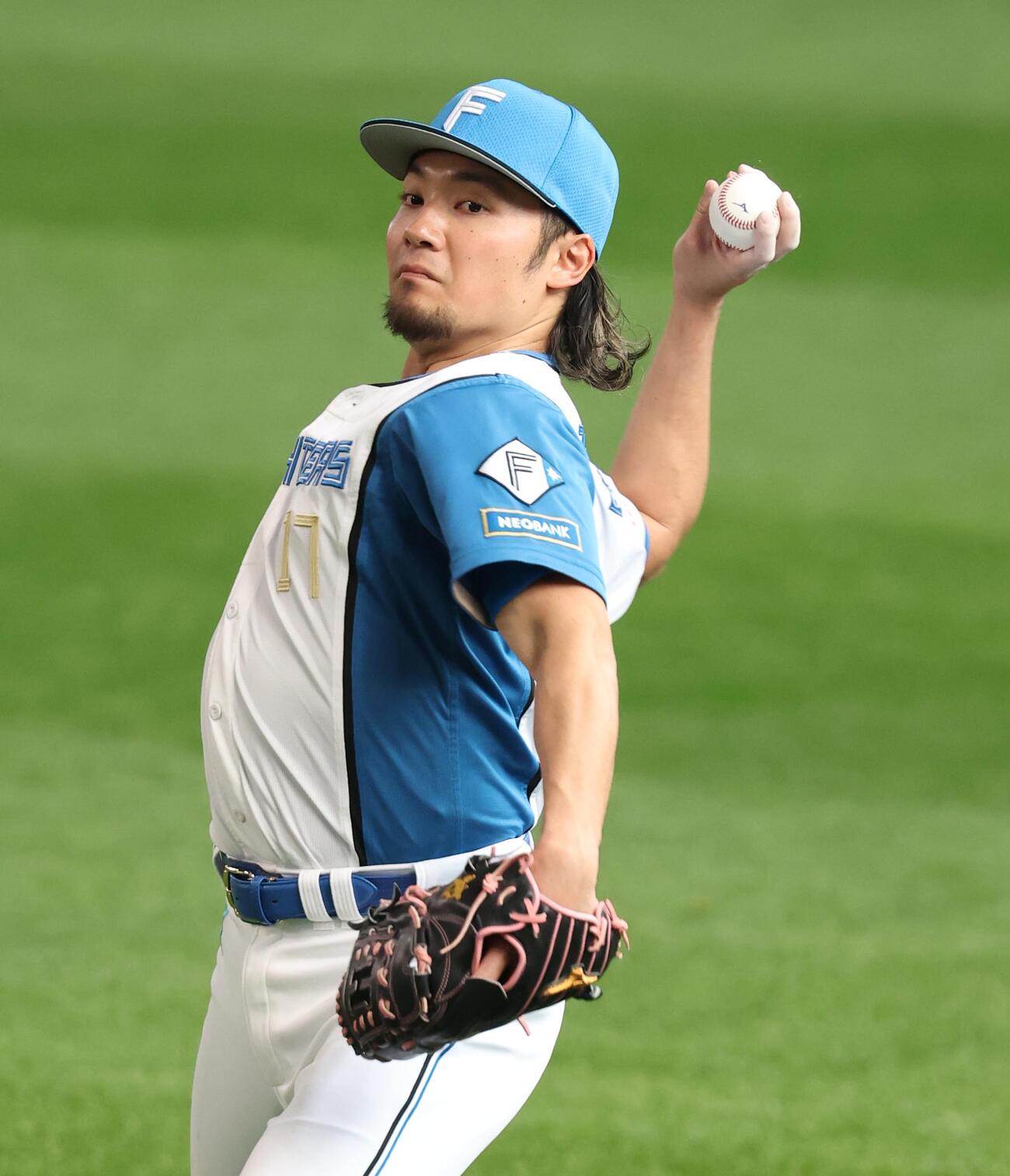 日本ハム対西武　キャッチボールする伊藤（撮影・黒川智章）