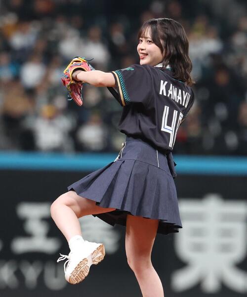【日本ハム】AKB“KAWAYUI”ファーストピッチはノーバンならず…試合中はきつねダンス予定