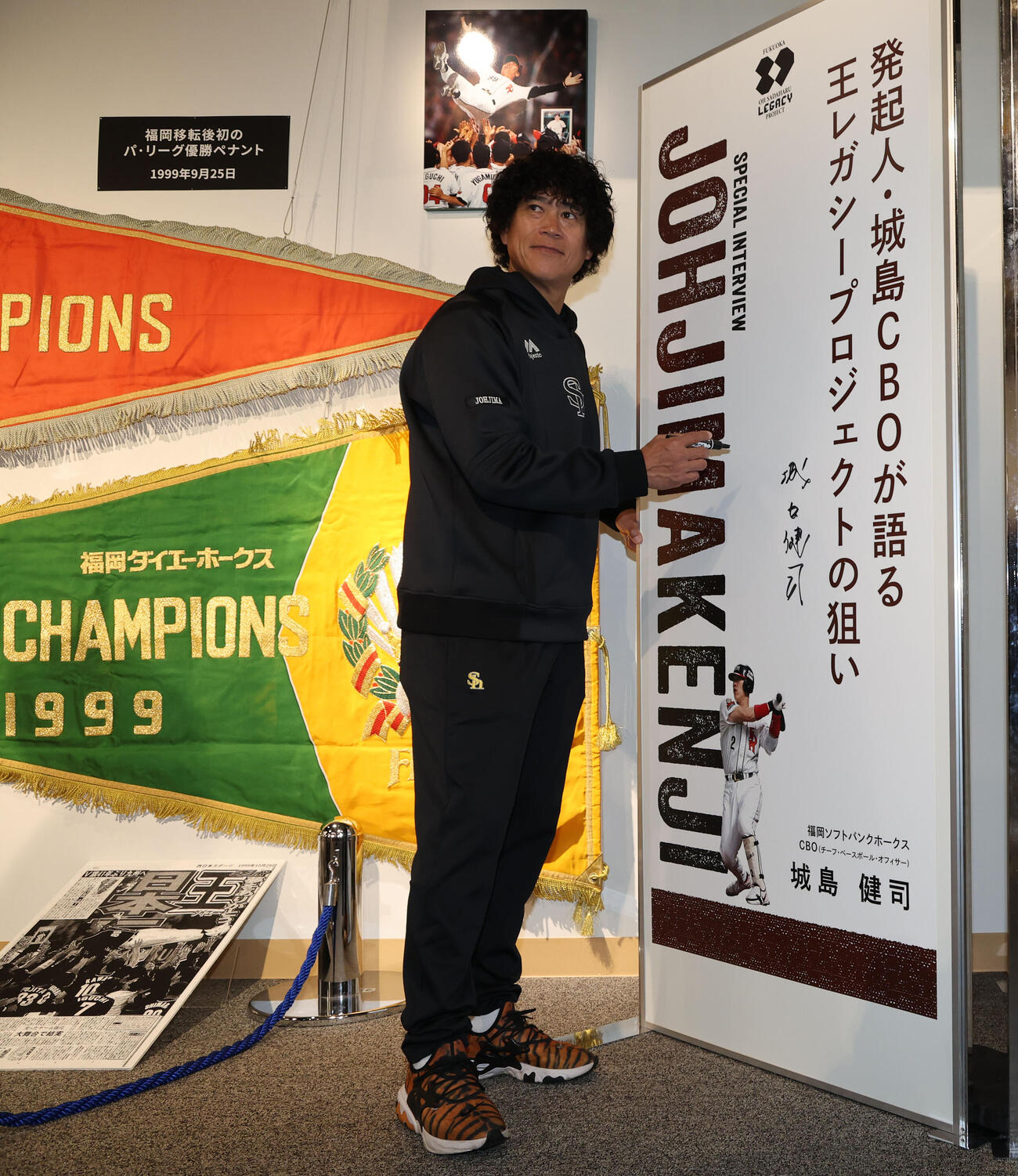 王貞治ベースボールミュージアムの特別展示を内覧した城島CBO（撮影・梅根麻紀）
