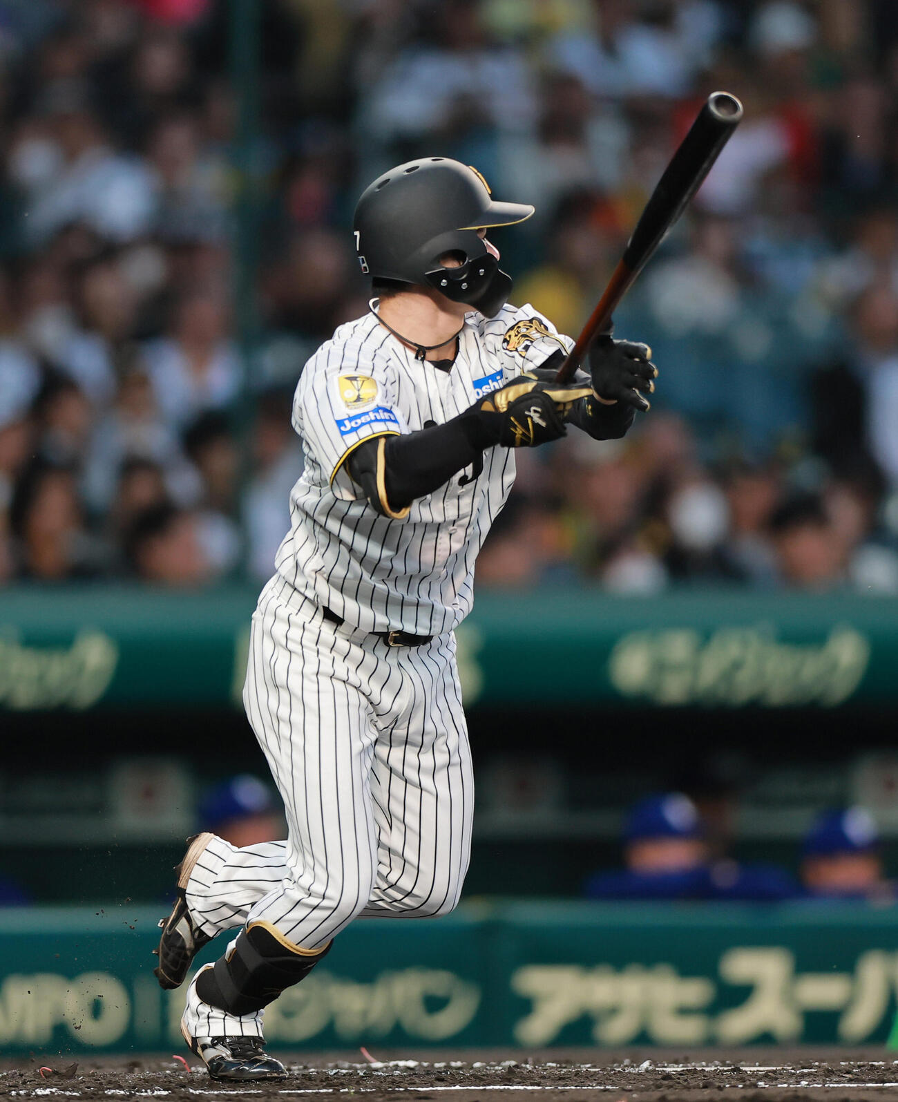 阪神対中日　1回裏阪神1死、安打を放つ中野（撮影・上山淳一）