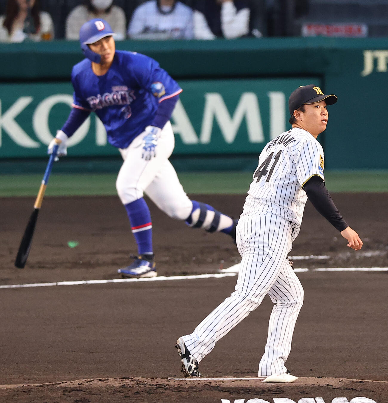 阪神対中日　1回表中日2死一、二塁、村上は高橋周に先制適時打を浴びる（撮影・上田博志）