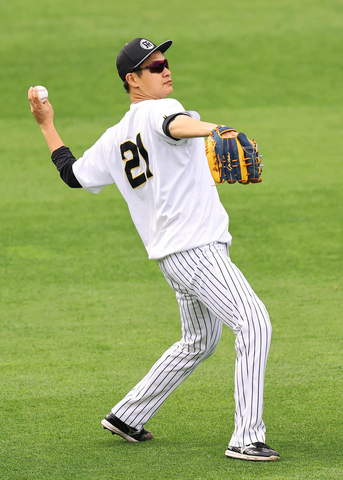 阪神対中日　キャッチボールをする阪神大竹（撮影・上田博志）