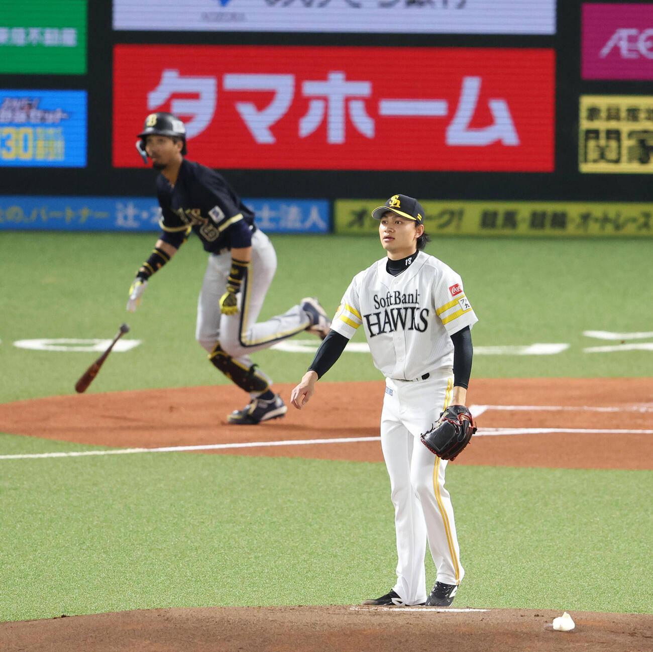 ソフトバンク対オリックス　1回表オリックス無死、宗佑磨に右中間先制本塁を浴びた徐若熙（撮影・梅根麻紀）