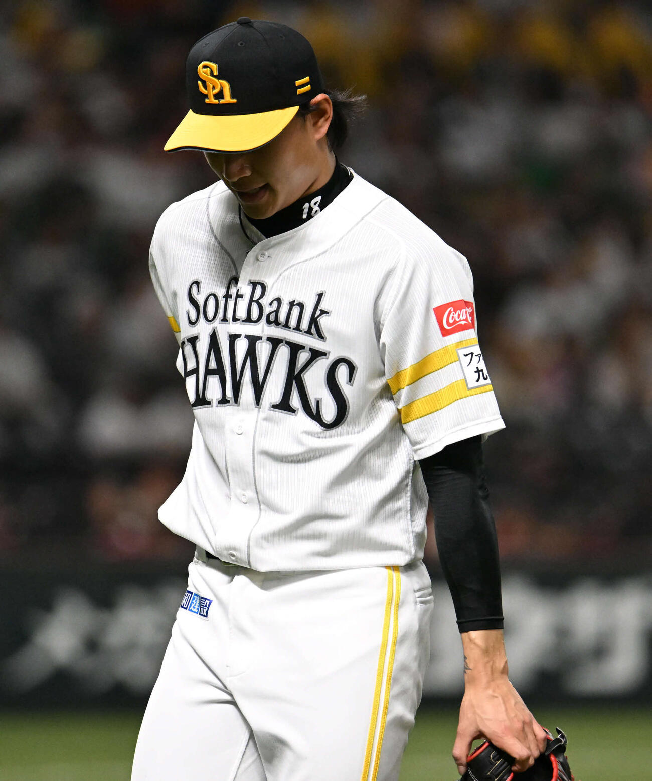 ソフトバンク対オリックス　2回表オリックス2死一、二塁、降板する徐若熙（撮影・林敢治）