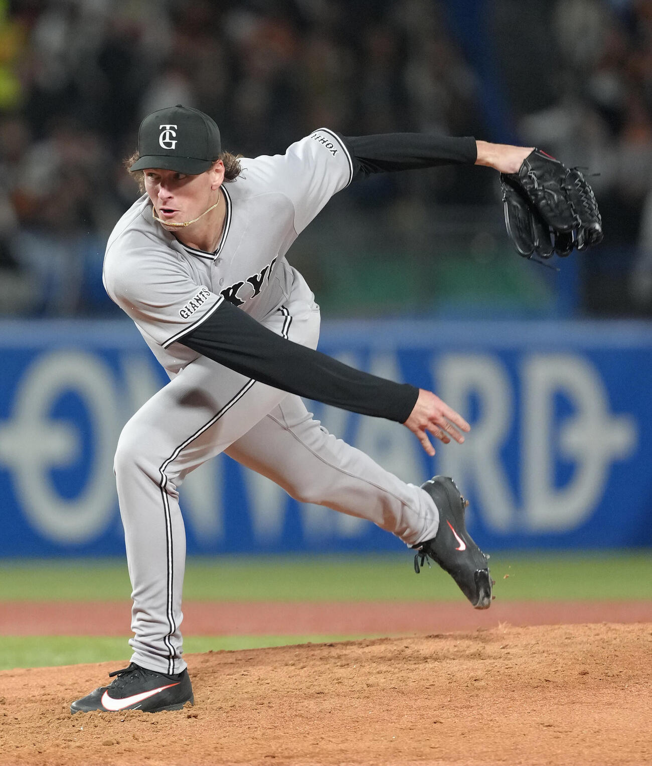 ヤクルト対巨人　巨人先発のウィットリー（撮影・足立雅史）