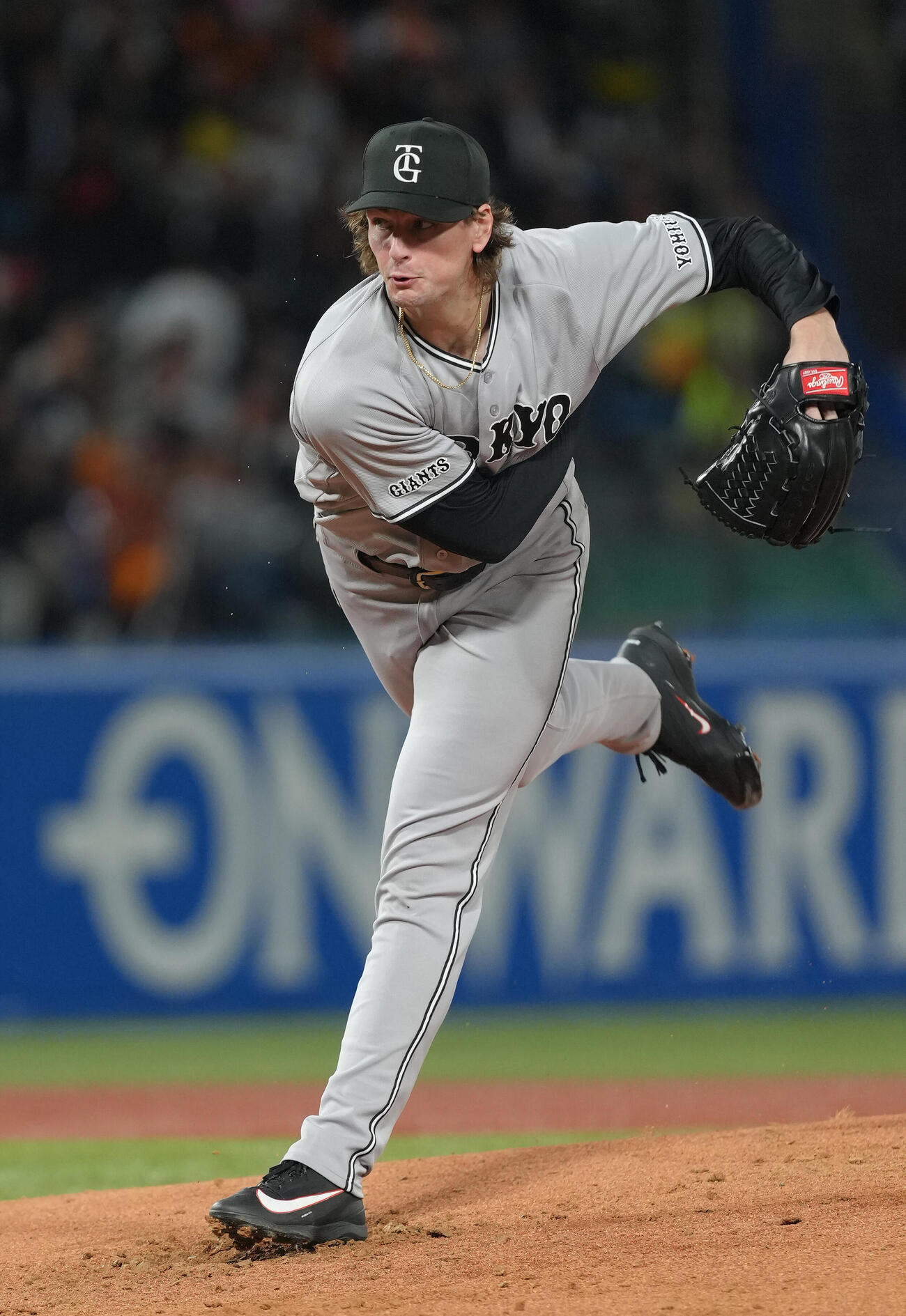 ヤクルト対巨人　巨人先発のウィットリー（撮影・足立雅史）