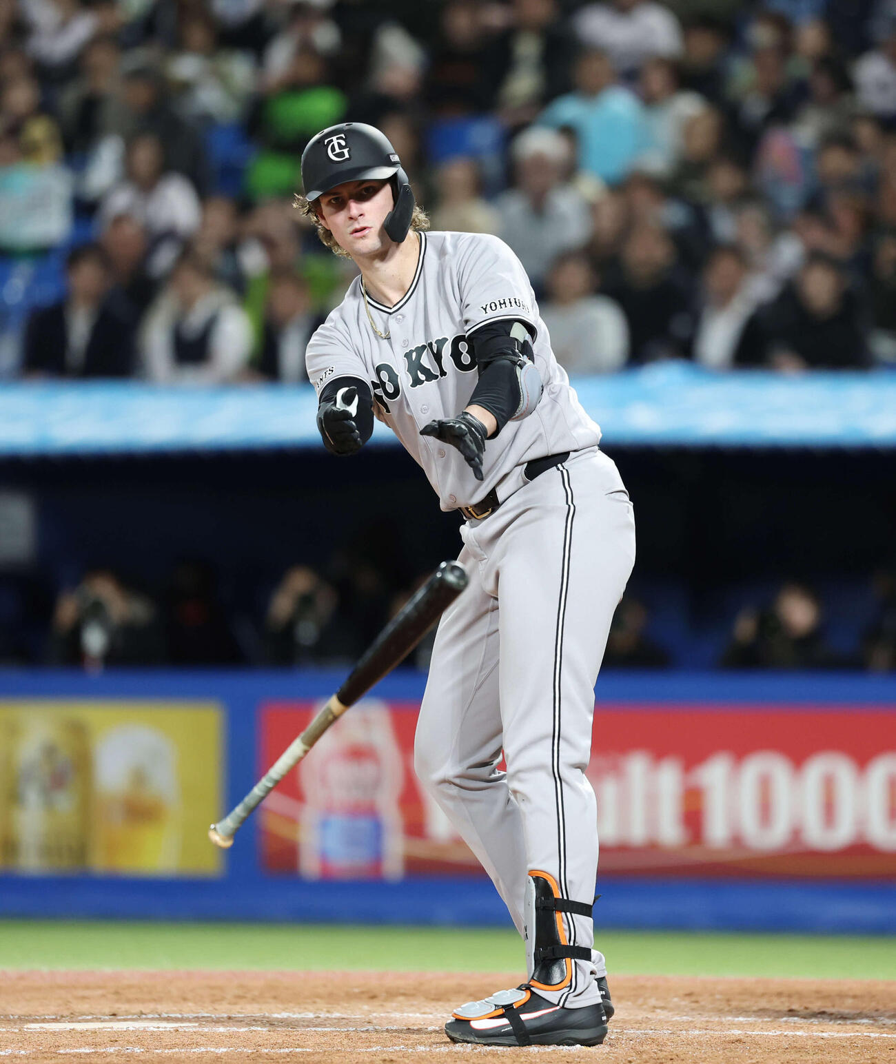 ヤクルト対巨人　3回表巨人1死満塁、四球を選ぶウィットリー（撮影・増田悦実）