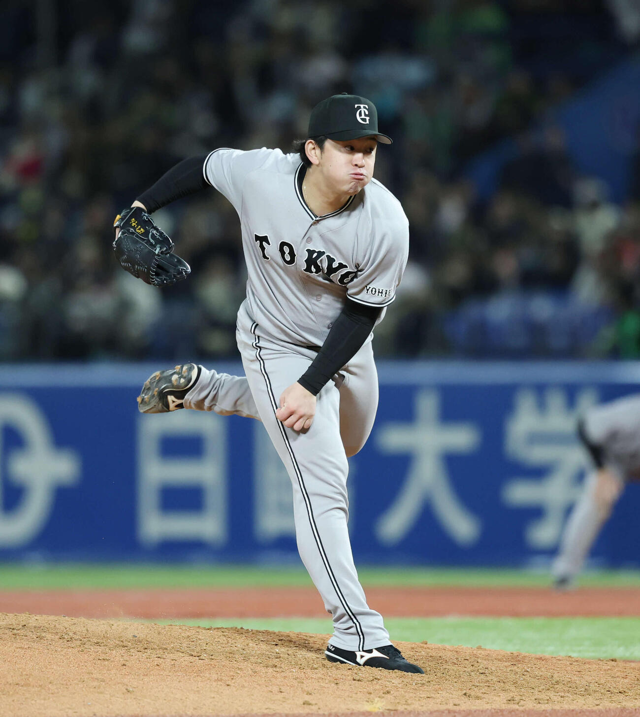 ヤクルト対巨人　巨人2番手で登板し力投する北浦（撮影・増田悦実）